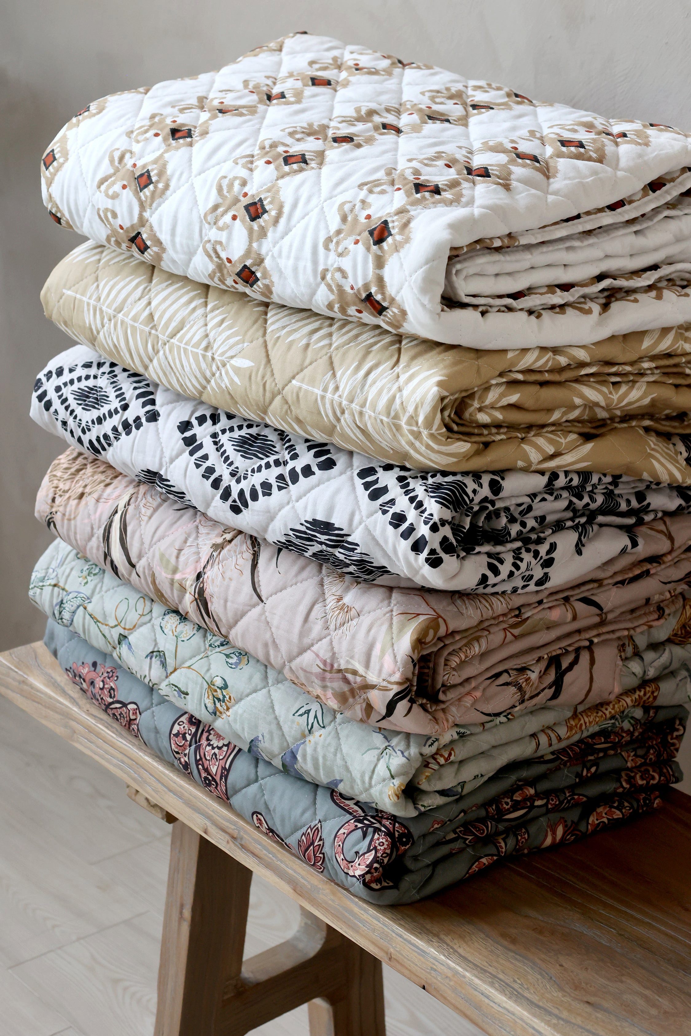 Chic Antique Tagesdecke Chic Antique Aix Quilt mit Paisley Motiv Opal/Taube