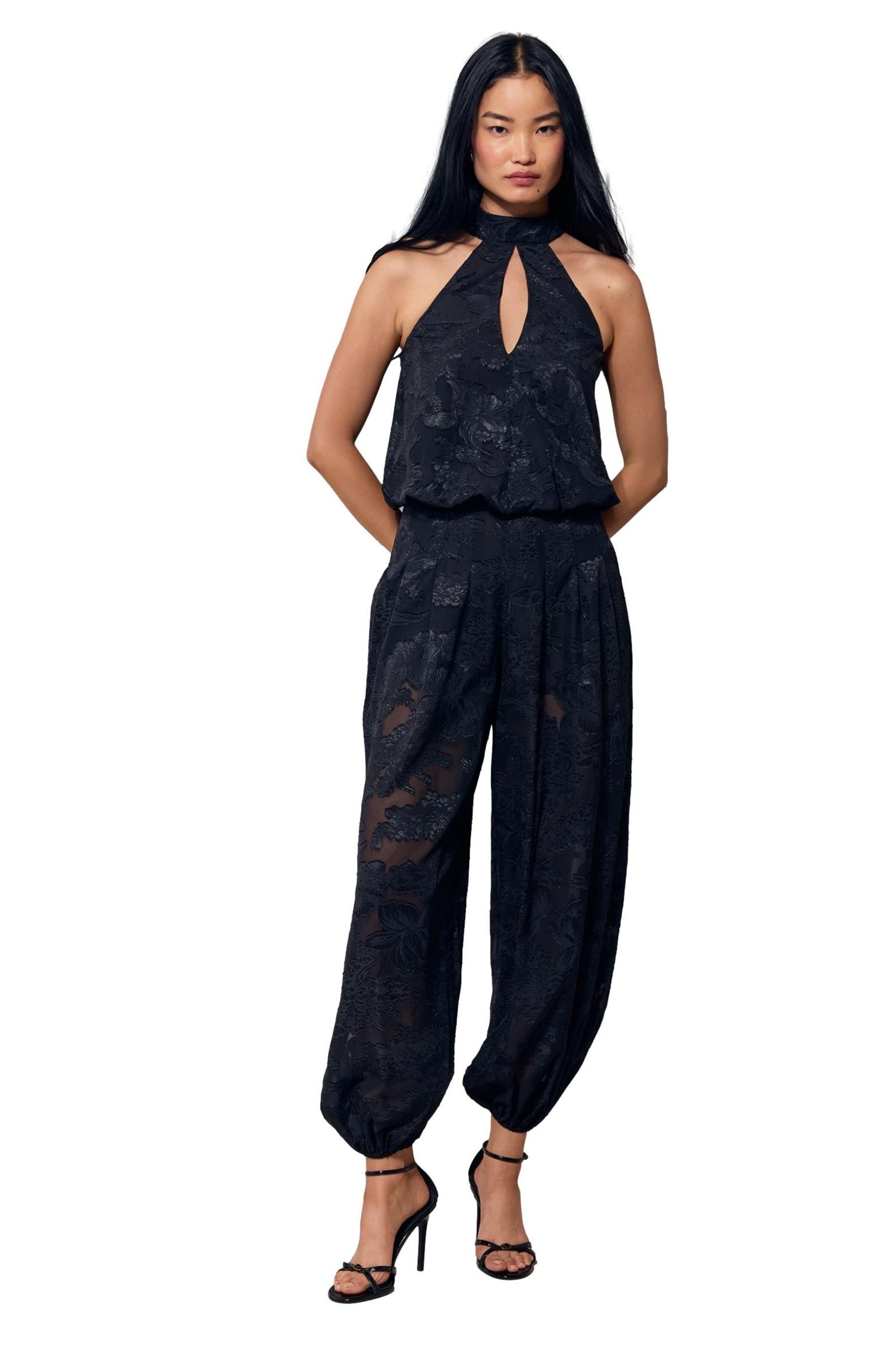 LIPSY Jumpsuit Lipsy Jumpsuit mit Neckholder, durchbrochenem (1-tlg)
