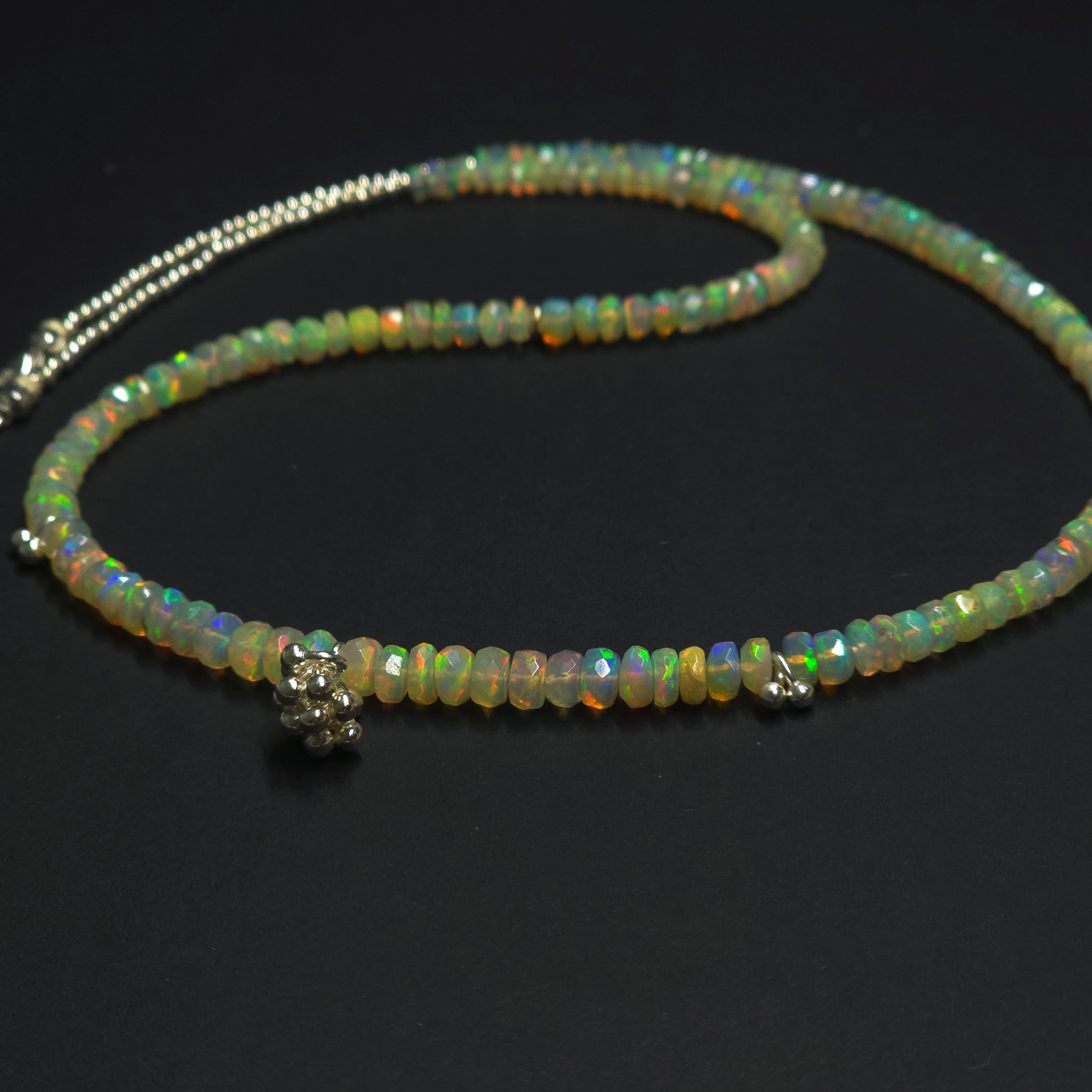 GOLDEN Perlenkette Äthiopischer Opal Halskette mit Feuerwerk Anhänger 925 Silber