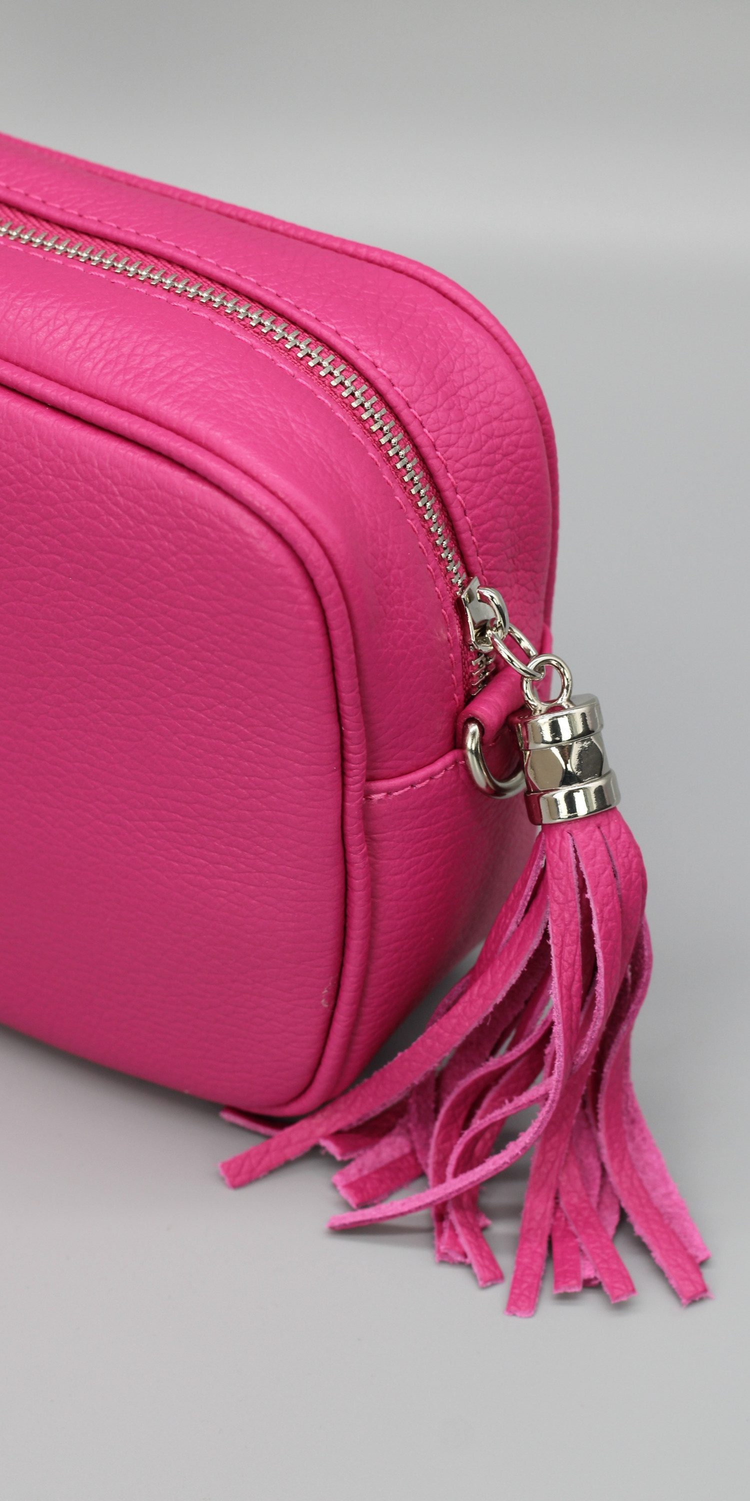 Adel Bags Schultertasche QUASTE Umhängetasche für Damen, Schultertasche, Crossbody Bag, aus echtem Leder, Hergestellt in Italien, mit gemustertem Gürtel