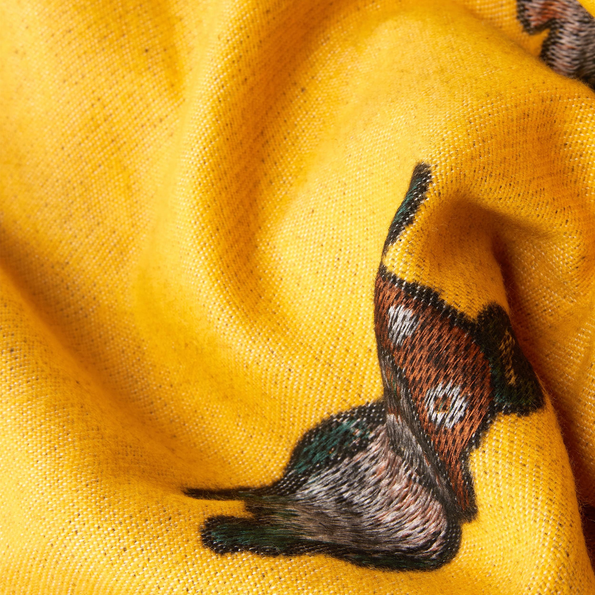 BRUBAKER Schal Cashmirillo Damen Schal - Französische Bulldogge - 70 x 200 cm, (Weiches Kaschmir-Gefühl, 1-St. Winterschal mit Hunde Muster), Warm & Kuschelig - Damenschal für Herbst & Winter - Herbstschal