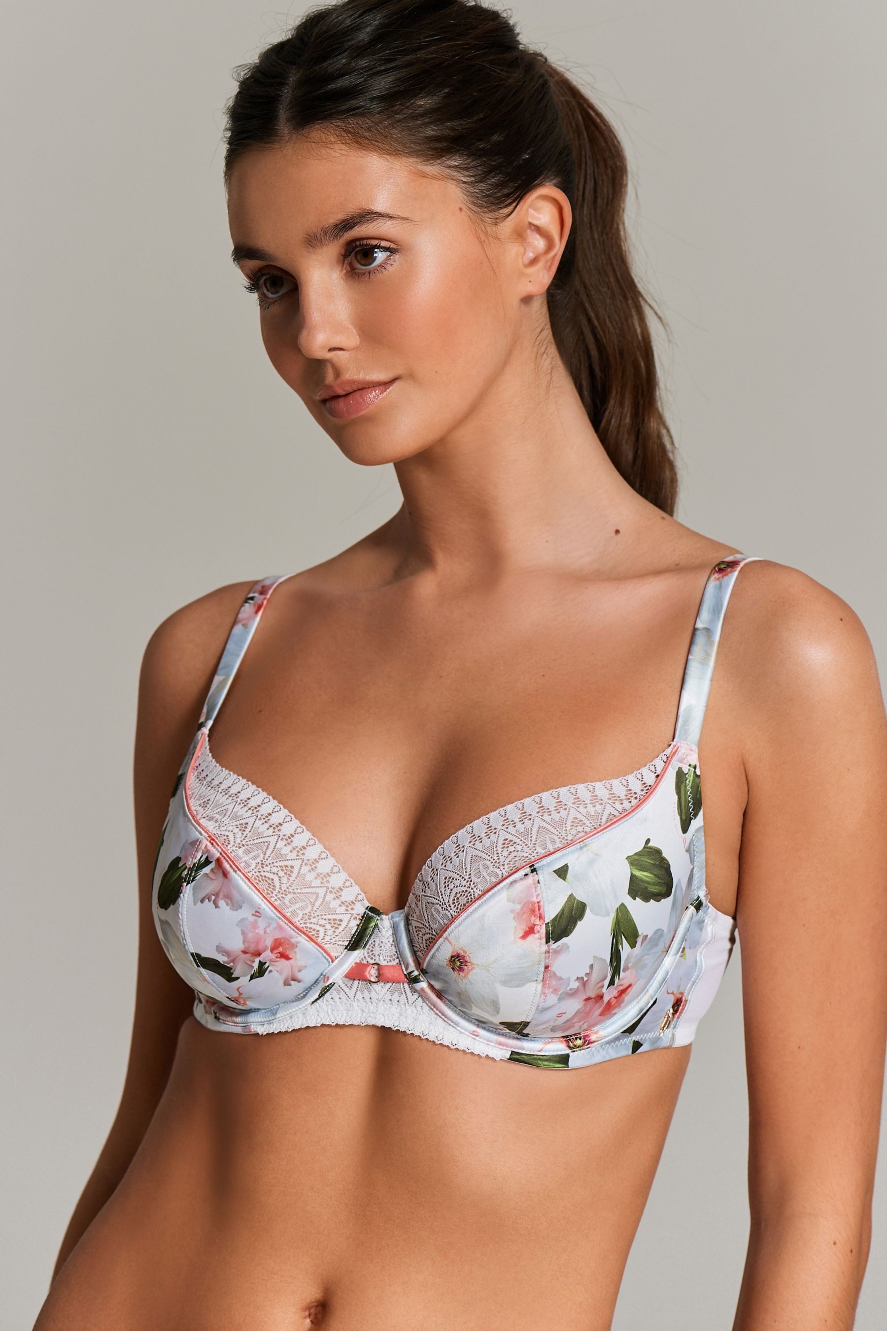 B by Ted Baker Bügel-BH B by Ted Baker geblümter, unwattierter Bügel-BH (1-tlg)