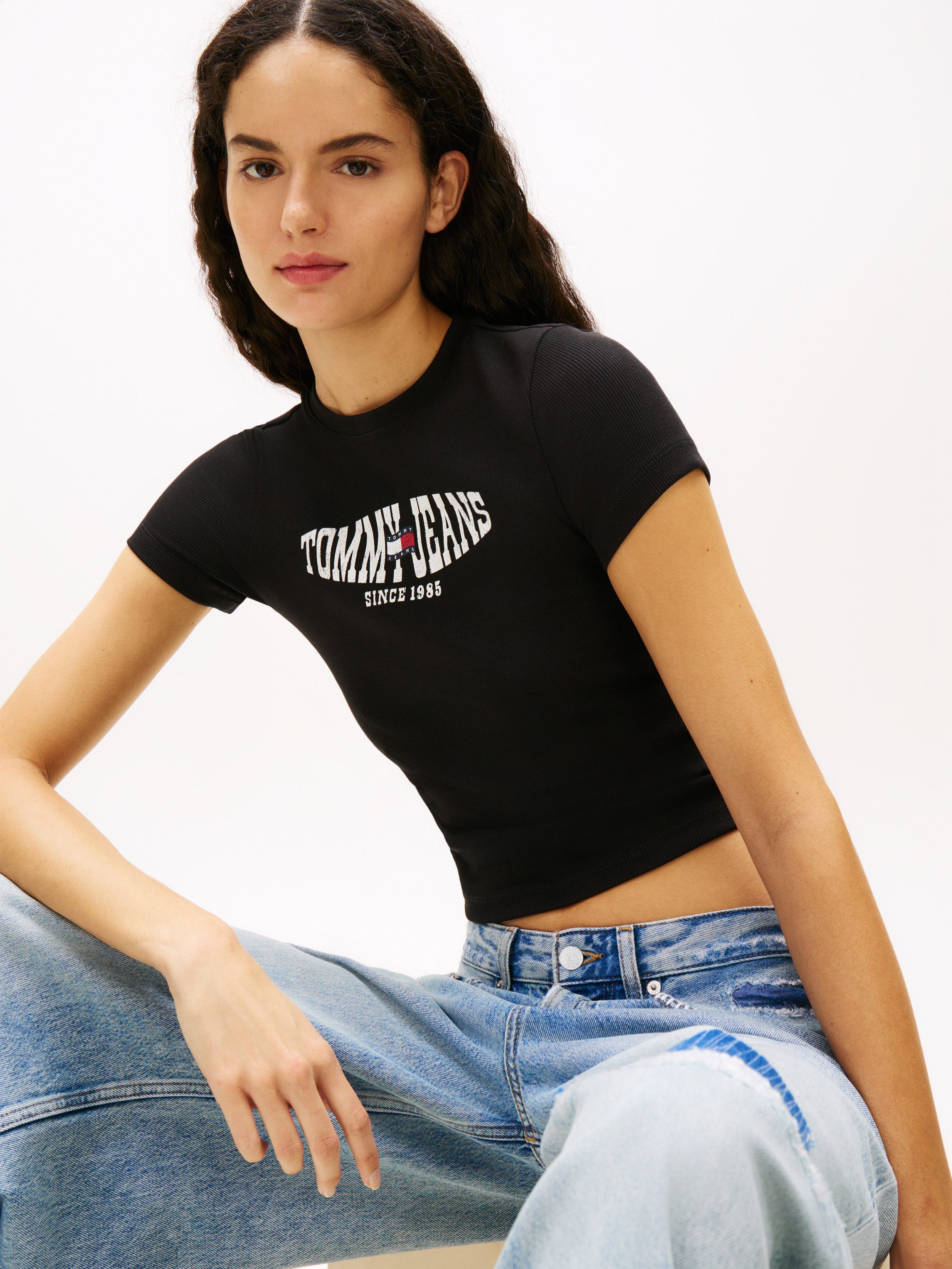 Tommy Jeans Kurzarmshirt TJW SLIM SHORT WAVY FLAG SS TEE mit Logoprint