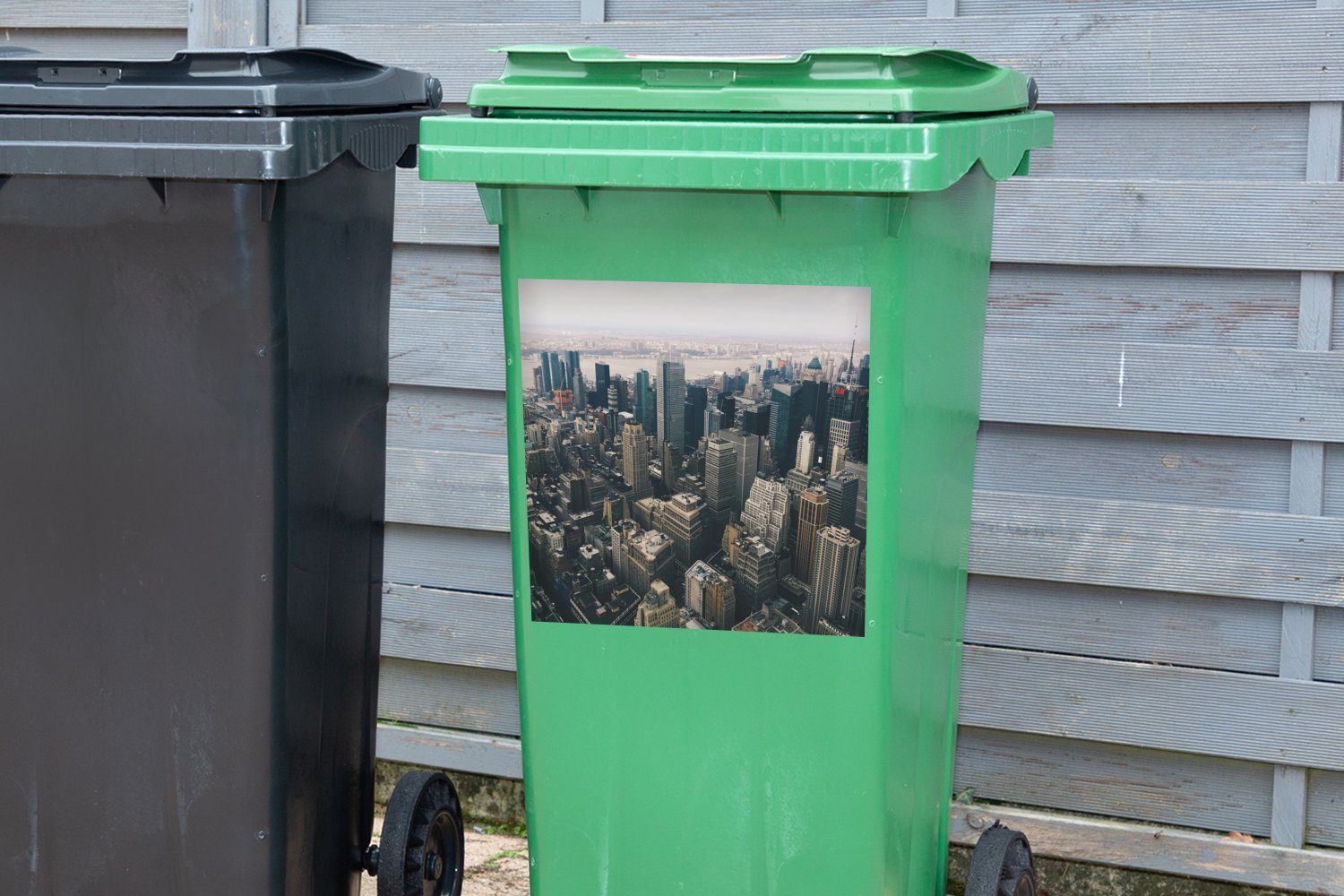 MuchoWow Wandsticker New York Mülleimer-aufkleber, (1 - St), Architektur Mülltonne, Abfalbehälter Sticker, - Himmel Container