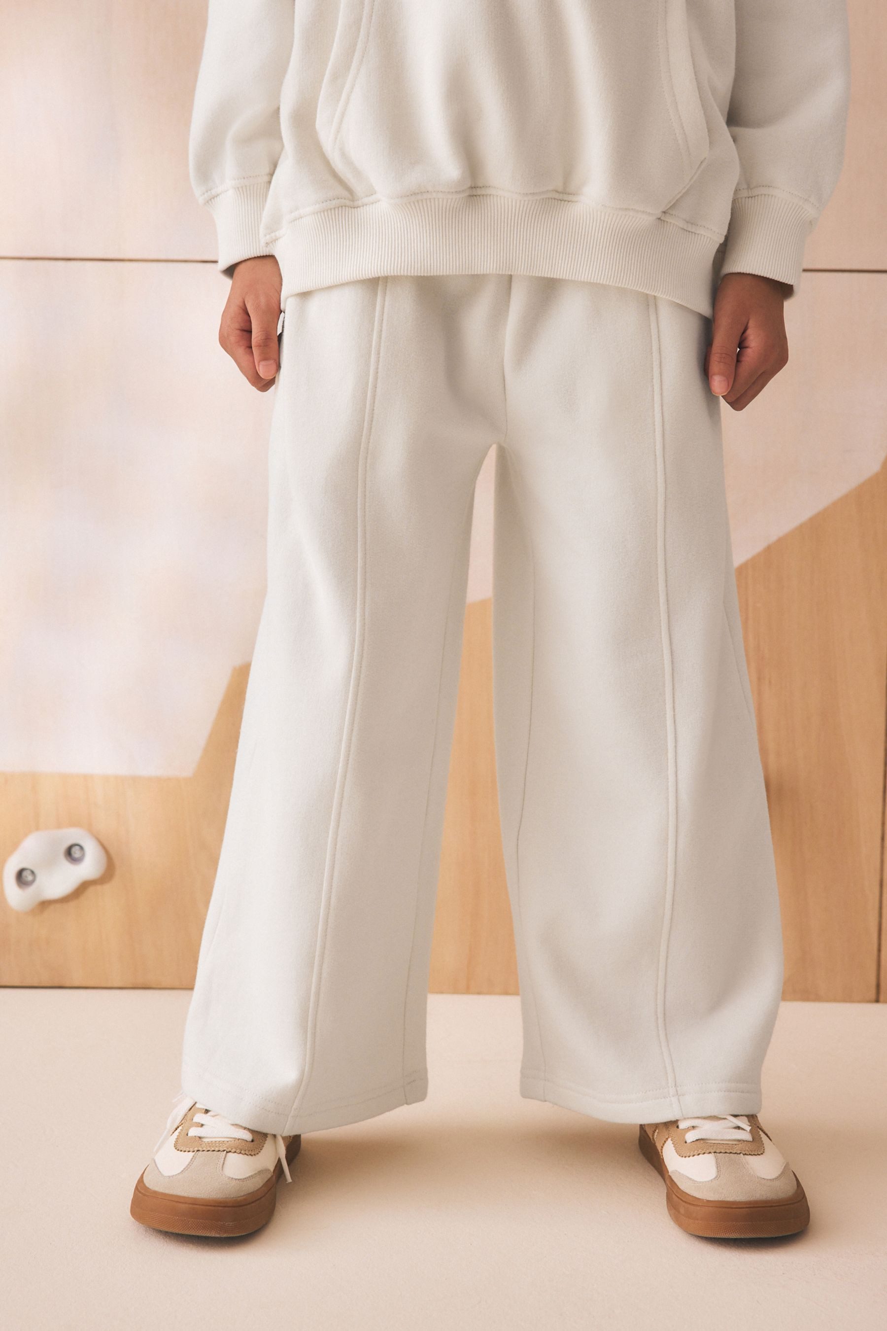 Next Jogginghose Sporthose mit weitem Bein (1-tlg) – Bild 4 von 5