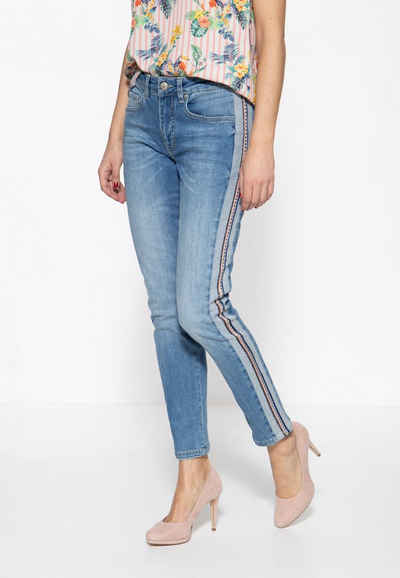 ATT Jeans 5-Pocket-Jeans Mara mit seitlichem Einsatz und Nietenband