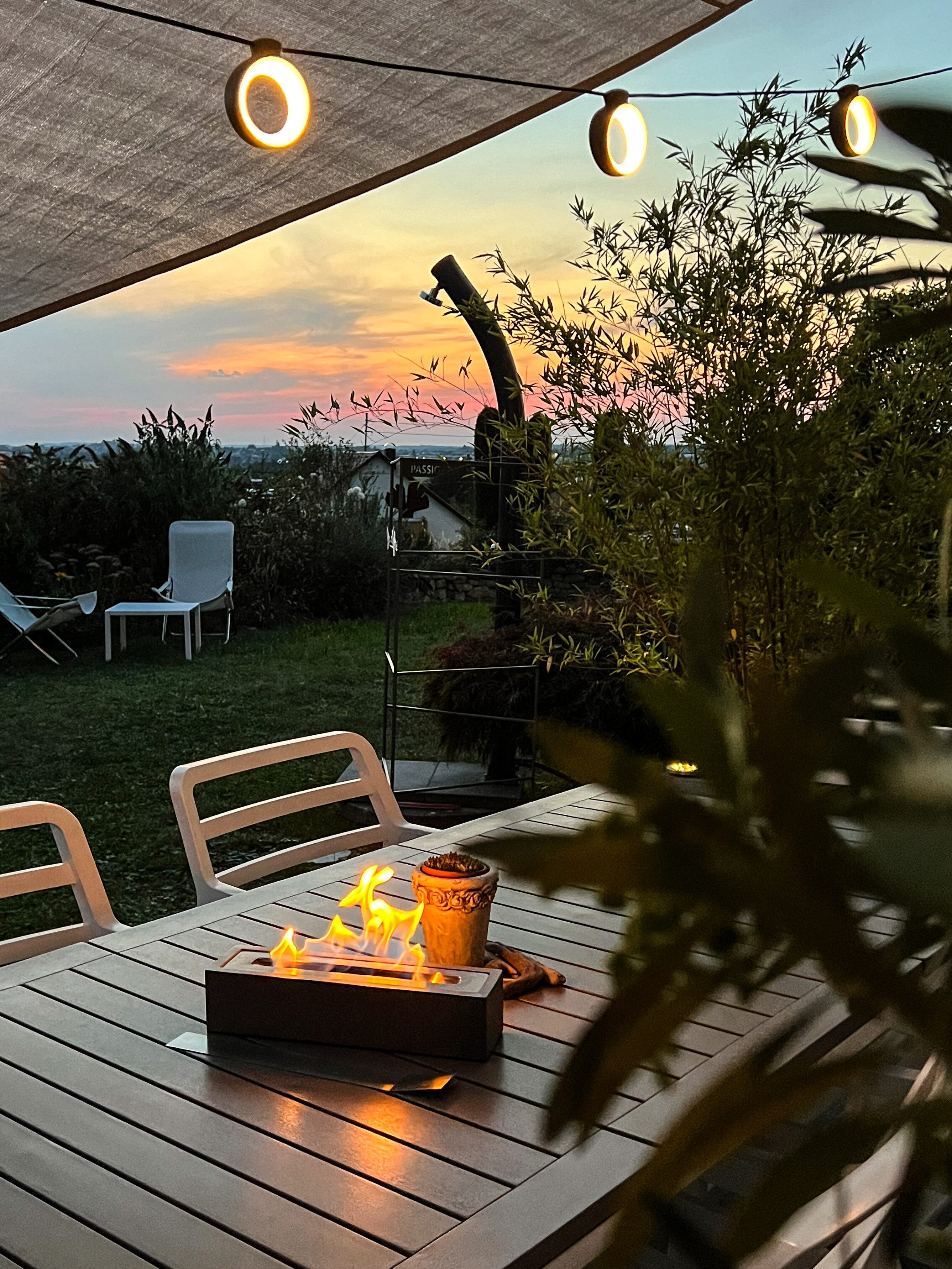 FIRELL Tischfeuer Ethanol Tischkamin Indoor & Outdoor Echtfeuer-Dekokamin (aus massivem Beton, Komplett-Set), verstellbare Flamme, 3h Brenndauer, 4 kg Beton