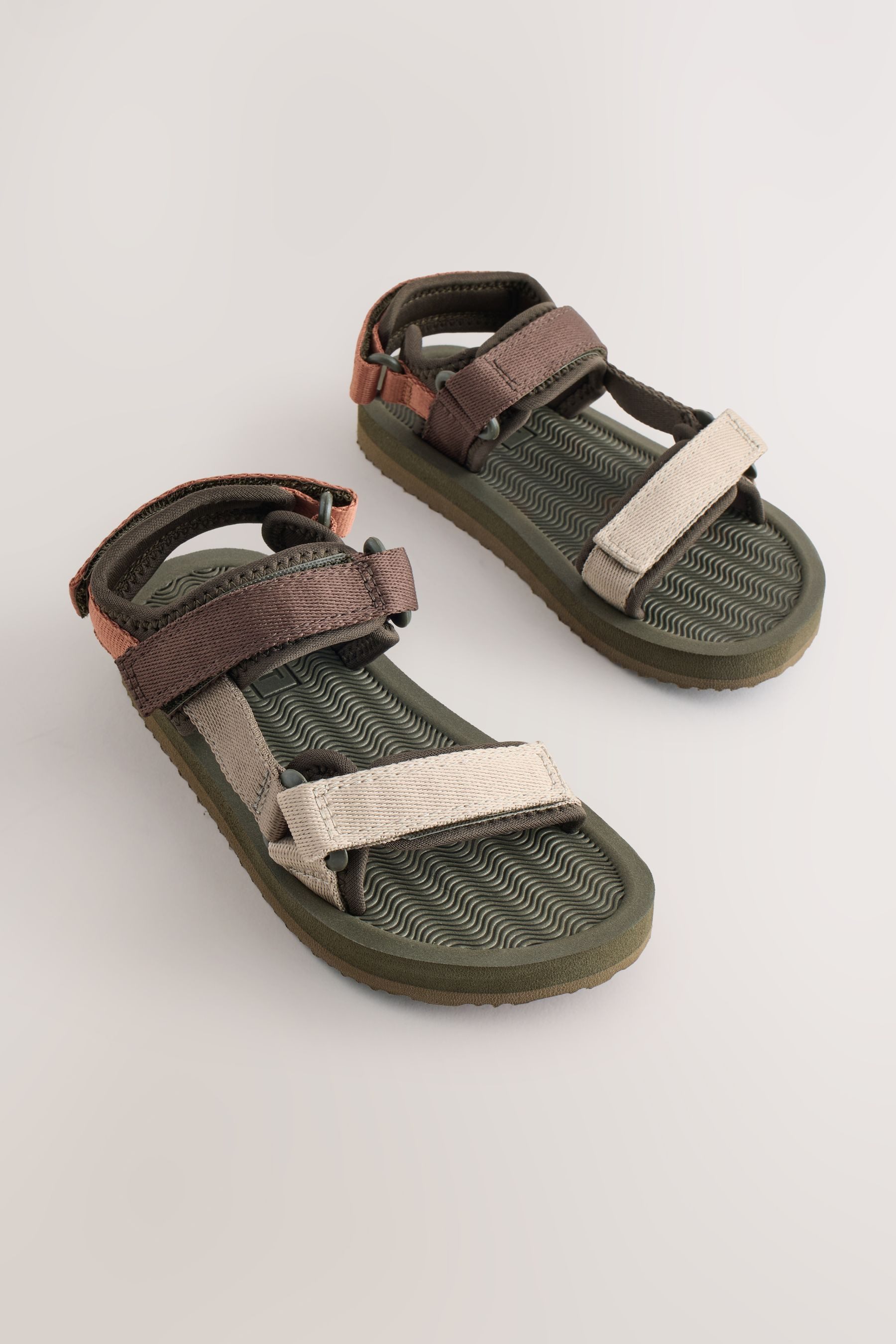 Next Trekking-Sandalen mit Klettverschluss Sandale (1-tlg)