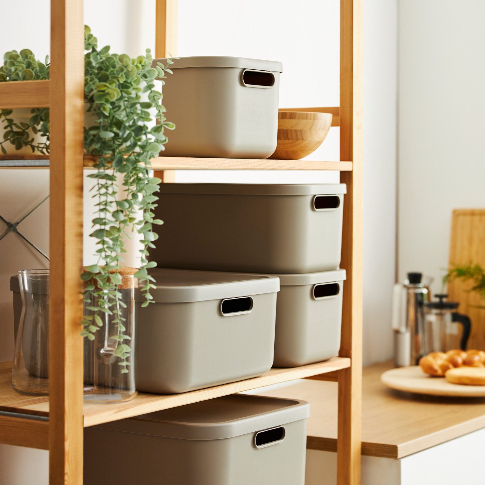 ROTHO Stapelbox (Ordnungsboxen im Set, 3er-Set), Ordnungsbox ideal für Haushalt, Büro, Keller und Kinderzimmer – Bild 4 von 5