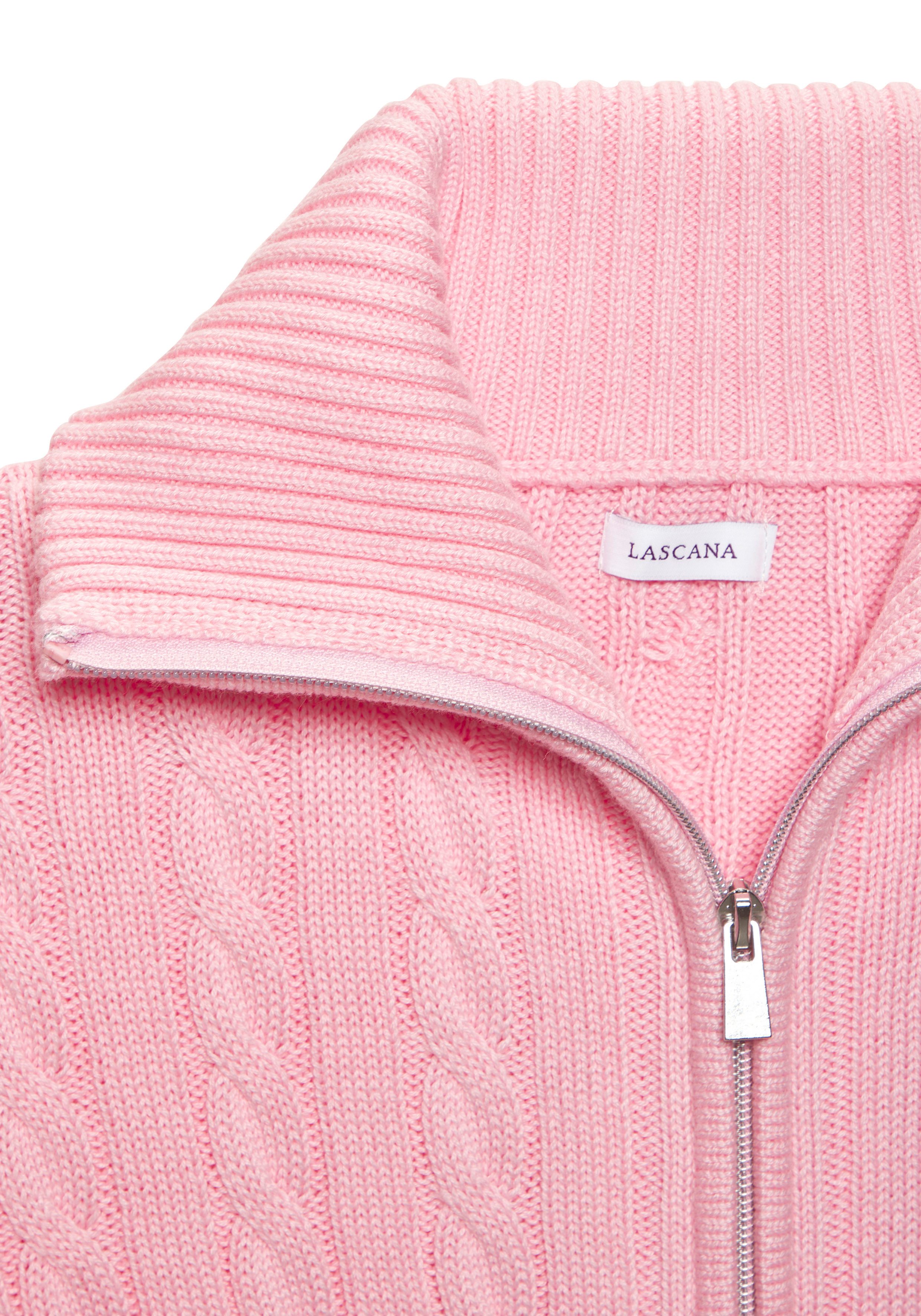 LASCANA Strickjacke mit Zopfstrickmuster und Reißverschluss gemütlicher Cardigan, figurbetonte Form mit Kragen, Zopfmuster – Bild 5 von 5