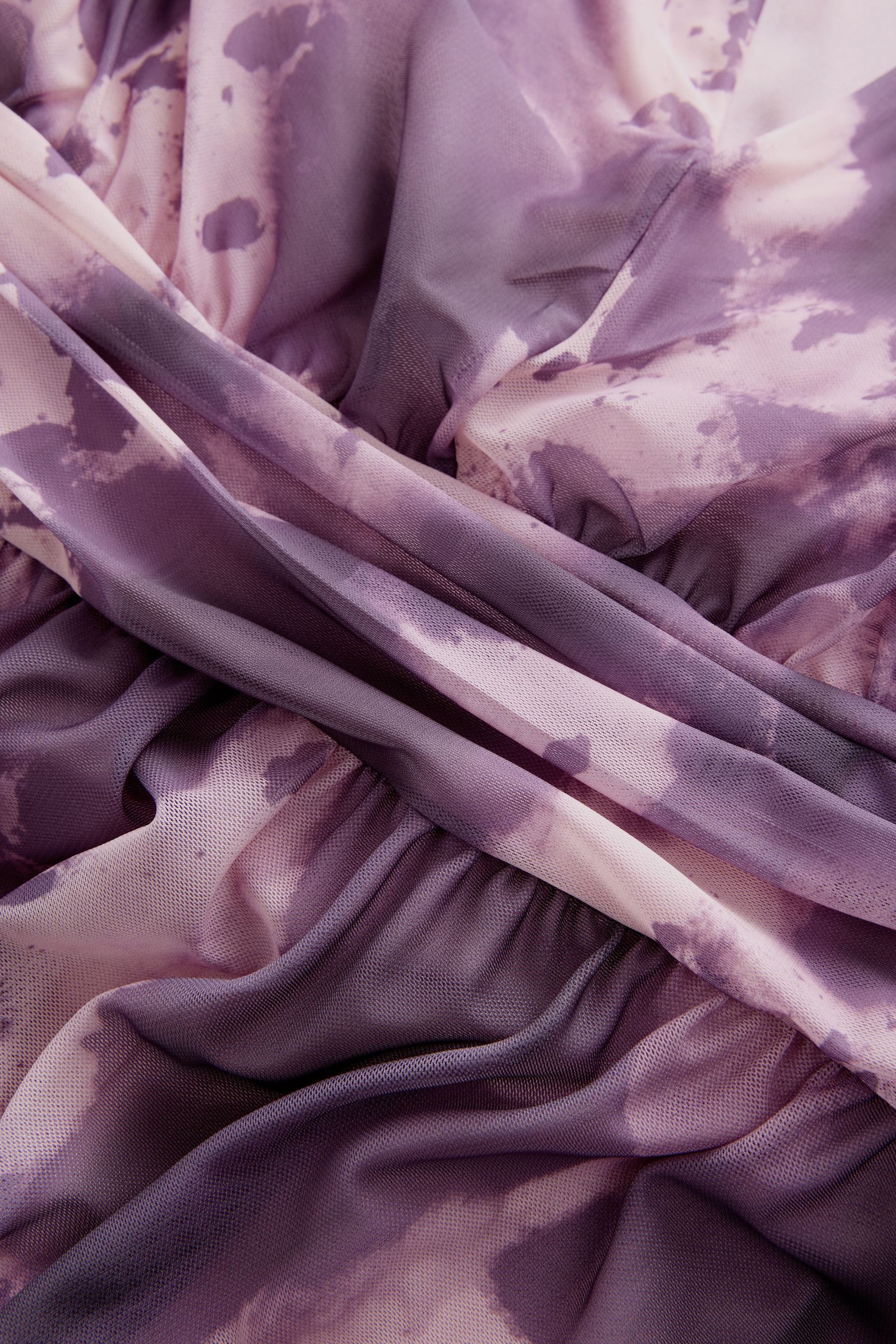 Next Midikleid Plissiertes Mesh-Midikleid mit V-Ausschnitt (1-tlg)