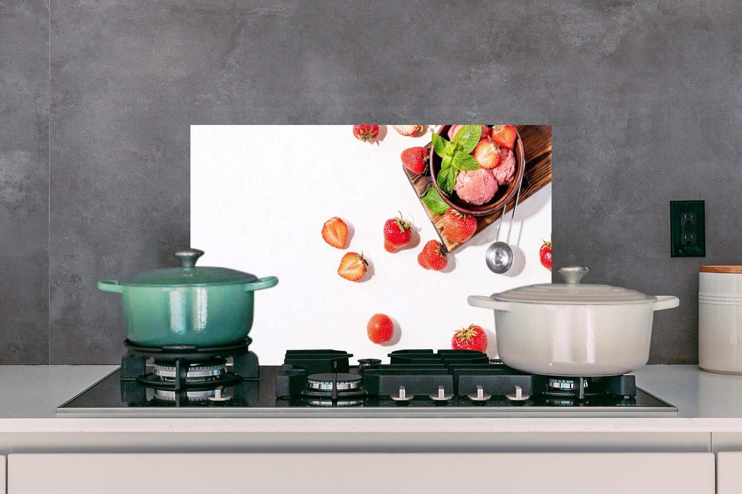 MuchoWow Küchenrückwand Erdbeere - Früchte 60x40 - Herdblende - cm, Wandschutz, aus küchen Temperaturbeständig Kräuter (1-tlg), Eiszange