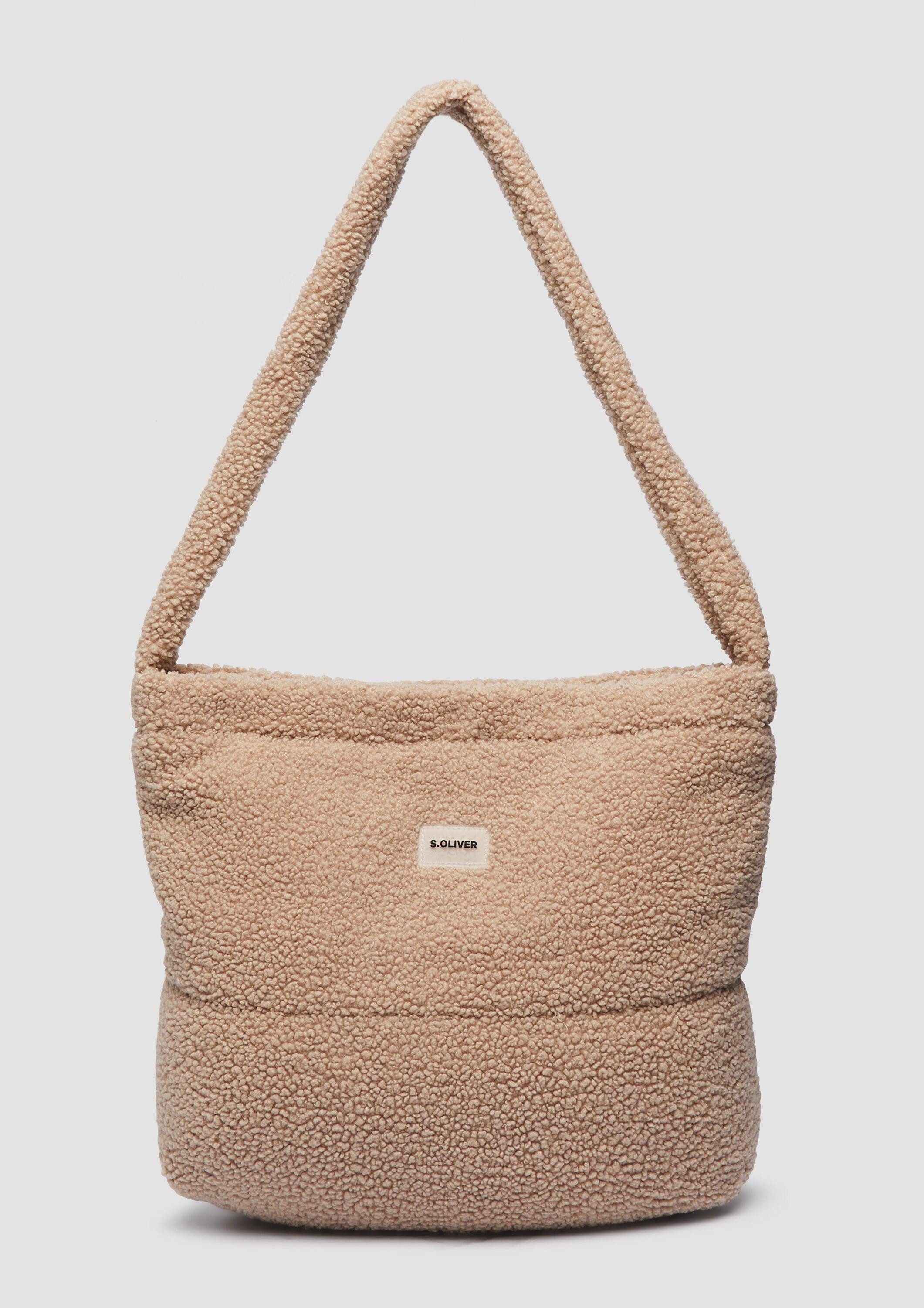 s.Oliver Schultertasche Tasche, Kuschelige Teddy-Hobo-Bag mit Magnetverschluss