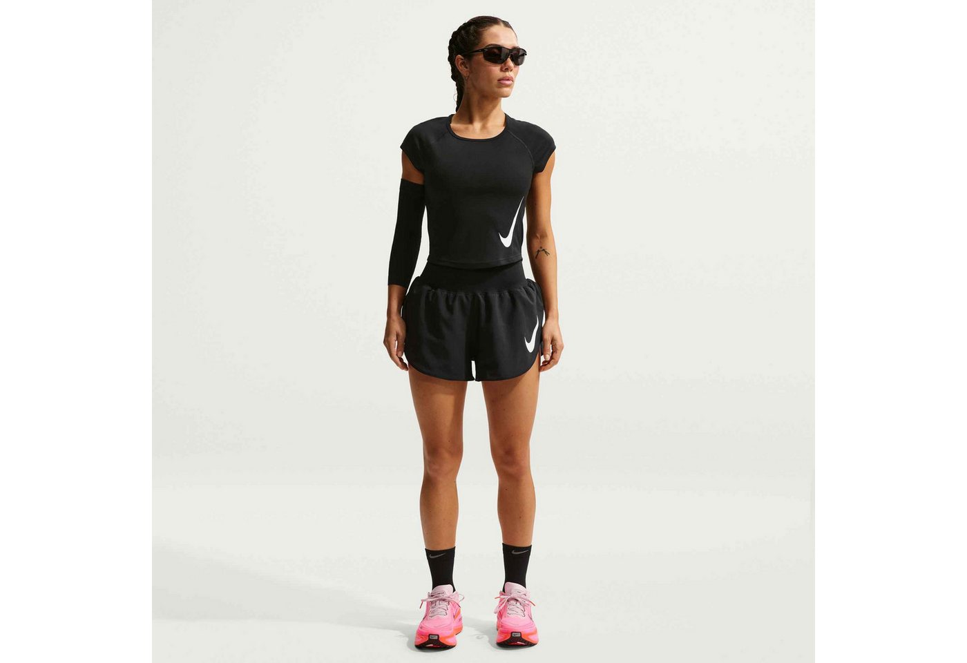 Nike Laufshorts W NK TEMPO FLW SWSH MR DF SHRT mit Dri-FIT-Technologie, aus Polyester
