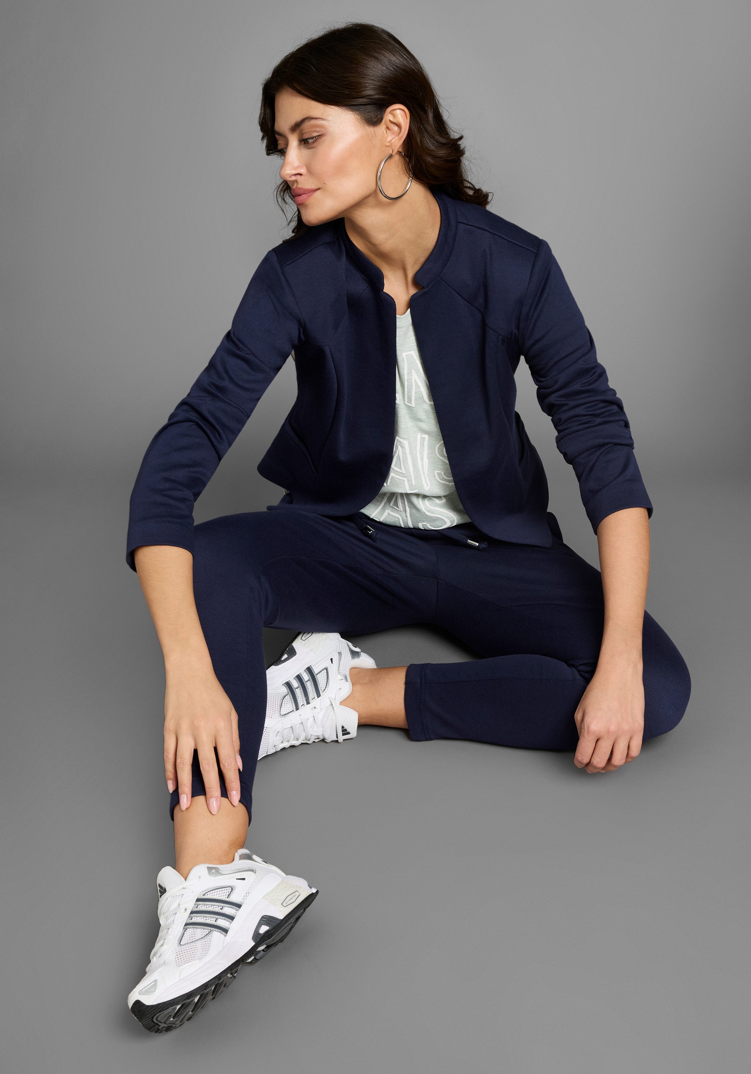 Zum Outfit 9