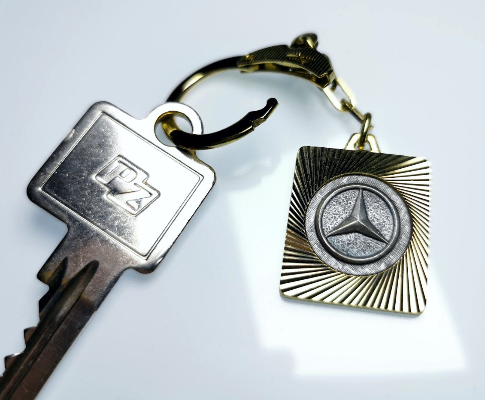 HR Autocomfort Schlüsselanhänger Orig. historisch 1962 Metall Stern  Lüfterrad Diamantschliff Plakette, Diamantgefrästes Lüfterrad mit  eingelassenem Logo (16 mm Durchmesser)
