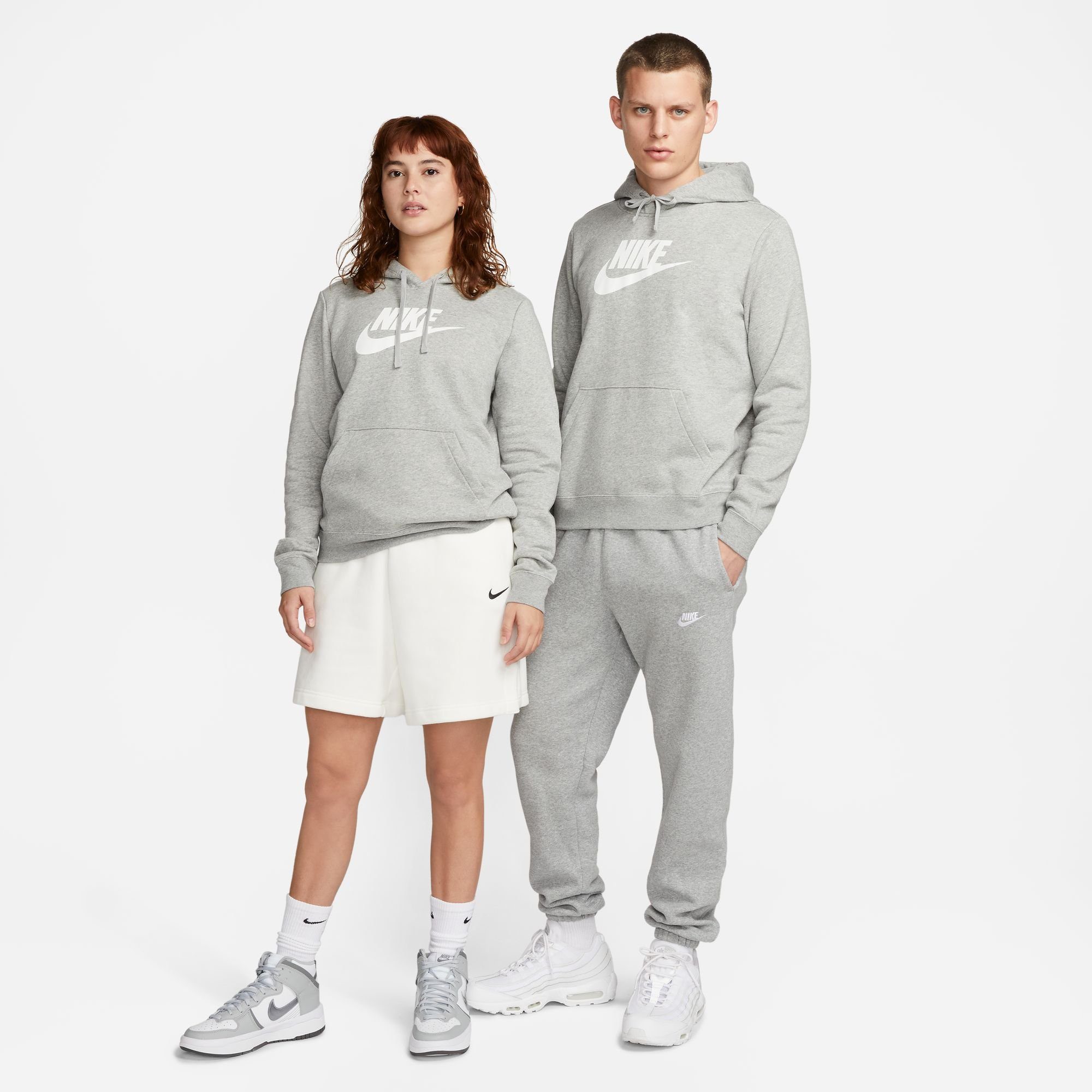 Nike Sportswear Kapuzensweatshirt Club Fleece Women's Logo Pullover Hoodie Damen Kapuzenpullover aus weichem Fleece Material