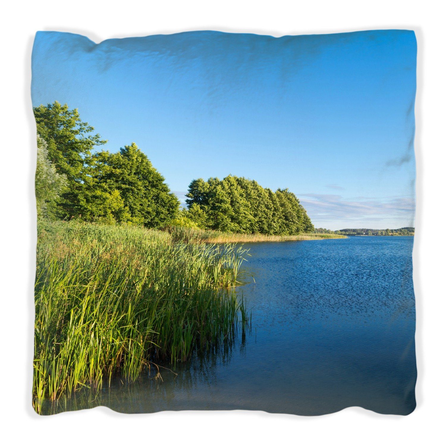 Wallario Dekokissen Malerischer See mit Schilf unter blauem Himmel, handgenäht