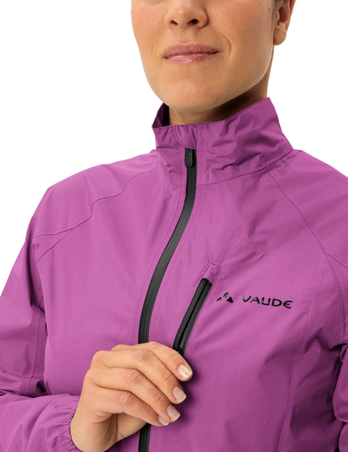 VAUDE Fahrradjacke WOMEN'S DROP JACKET III sportlicher Stil, wasserdicht mit 10000 mm Wassersäule, atmungsaktiv