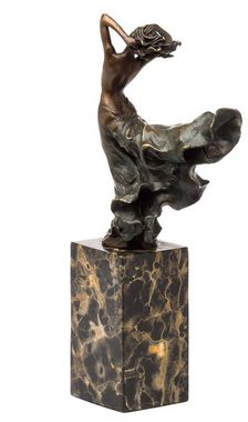 Aubaho Skulptur Bronzeskulptur im Stile der Moderne Bronzestatue Akt auf Steinplinthe