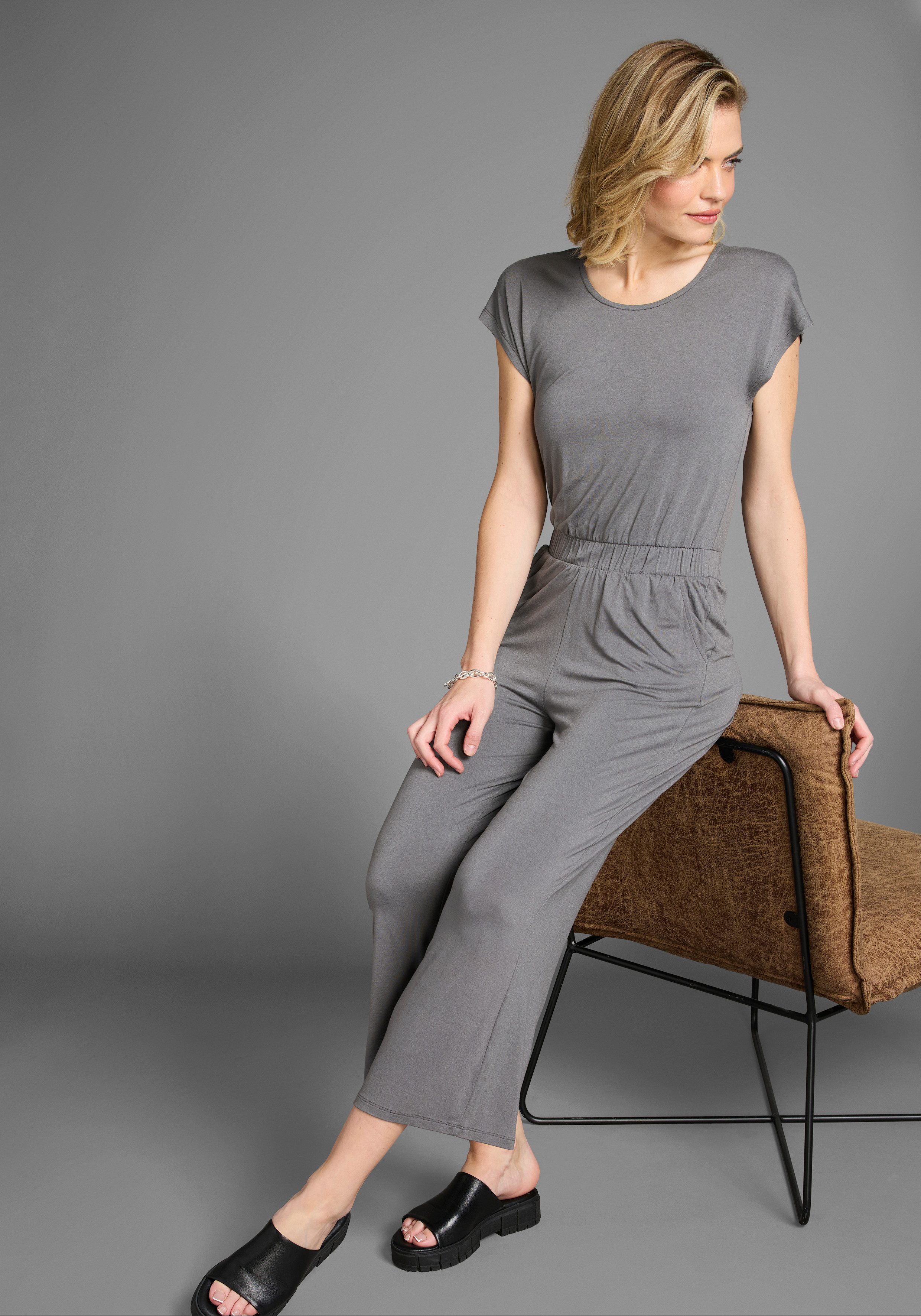 Laura Scott Jumpsuit aus elastischem Jersey