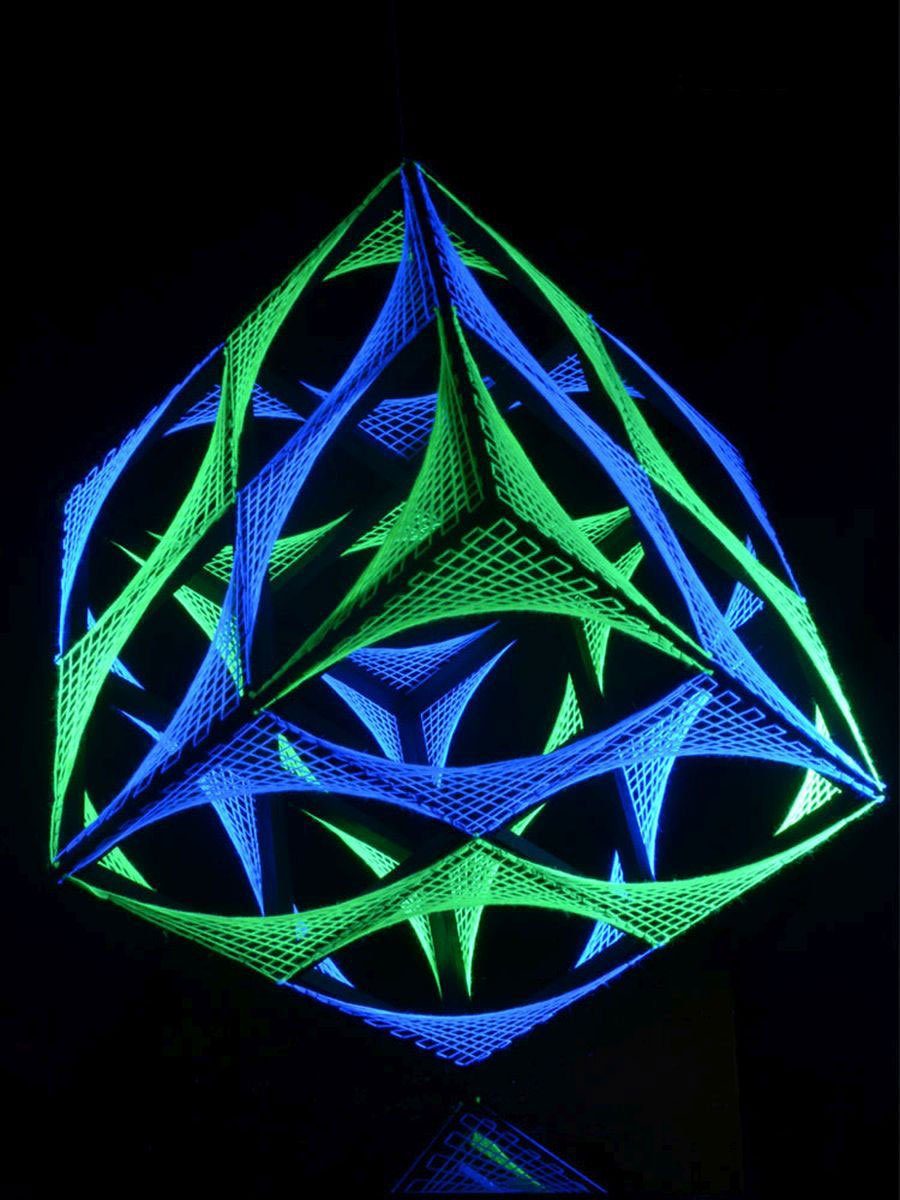 Schwarzlicht PSYWORK Cube", StringArt Fadendeko "Slanted UV-aktiv, Dekoobjekt 55cm, leuchtet Würfel Schwarzlicht unter 3D