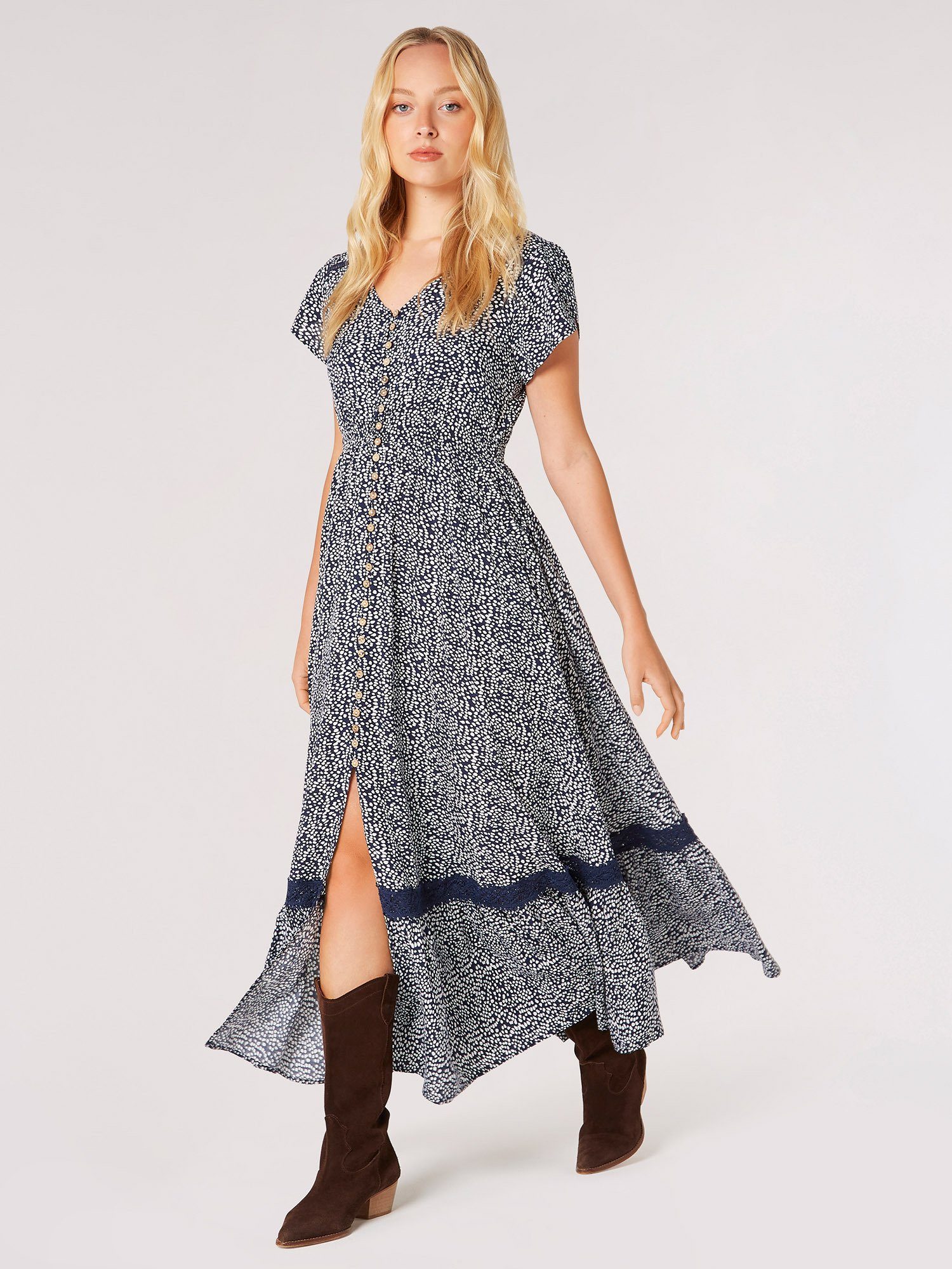 Apricot Druckkleid Gemustertes Maxikleid (1-tlg., Nicht angegeben) mit bestickter Bordüre – Bild 4 von 5