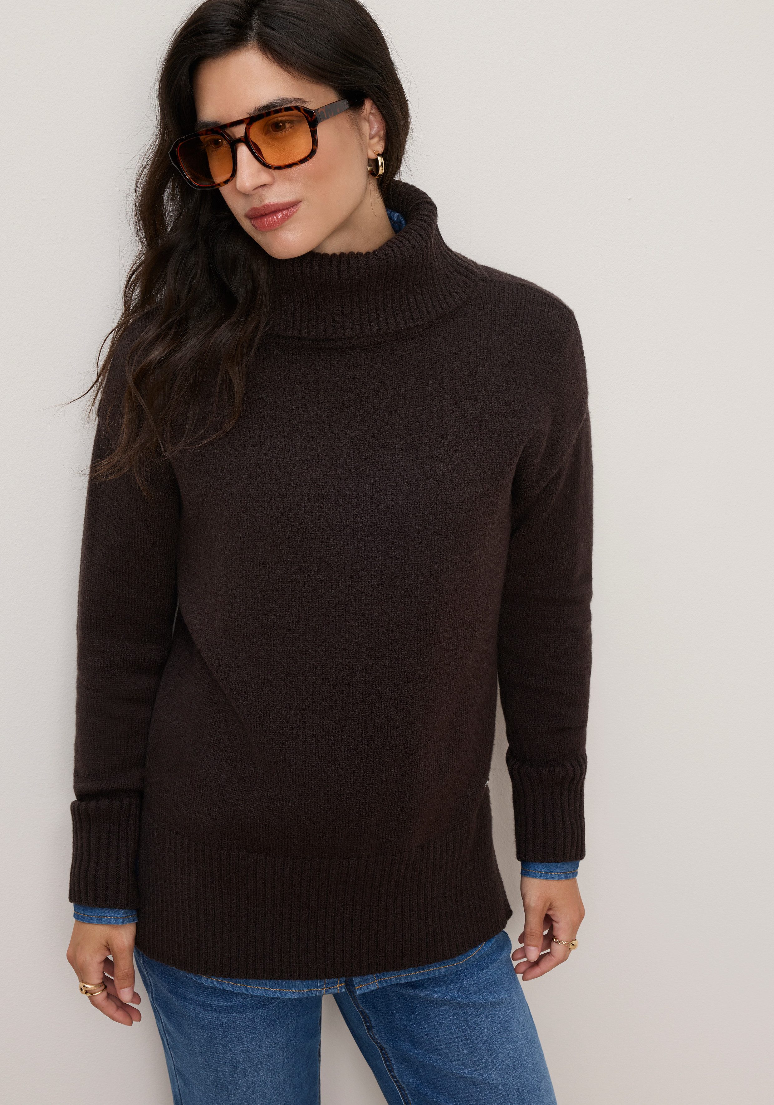 Tamaris Strickpullover aus weicher Viskosemischung in lässiger Form mit seitlichen Schlitzen. € 49,99, (€ 49,99 pro 1 Stk).