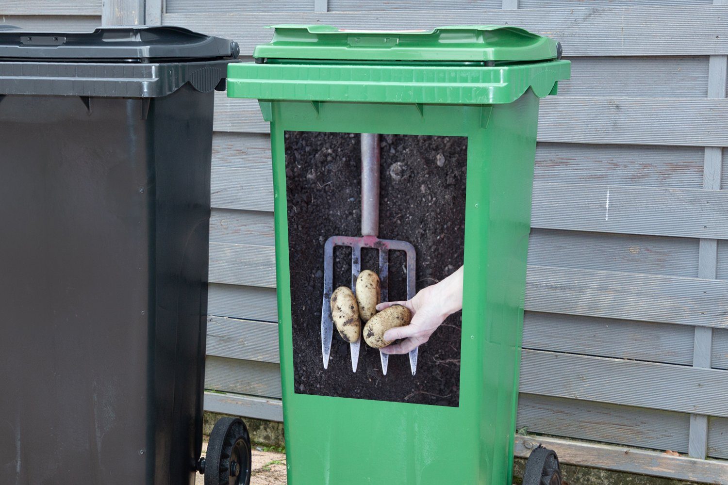 Sticker, Kartoffeln Container, (1 Mülleimer-aufkleber, Wandsticker Eine St), Mistgabel mit MuchoWow Mülltonne, Abfalbehälter
