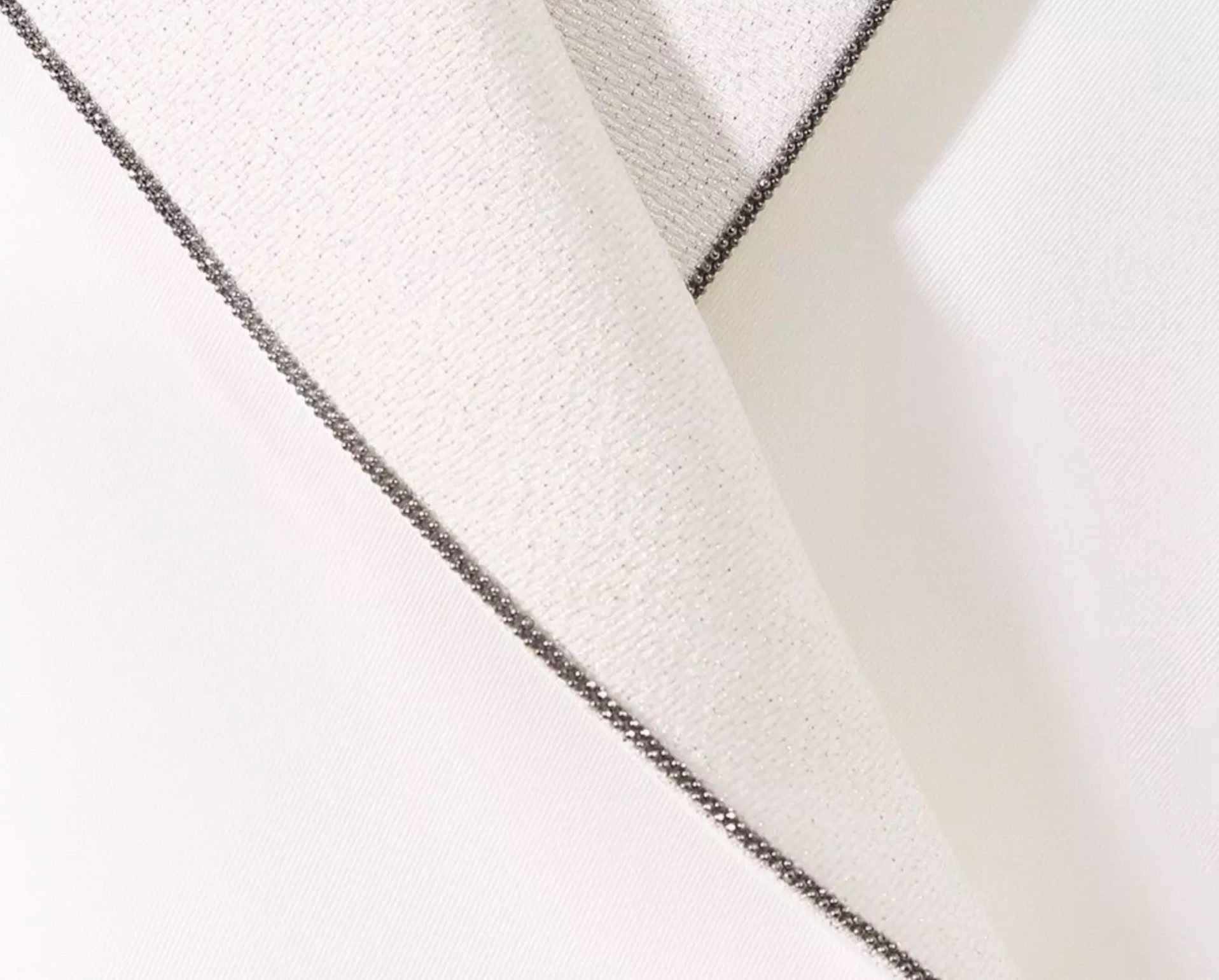 BRUNELLO CUCINELLI Jackenblazer Sakko Jacke mit Perlenverzierung und Metallic-Crêpe-Besatz Schimmernde Metallic-Crepe-Revers für einen Tuxedo-inspirierten Look