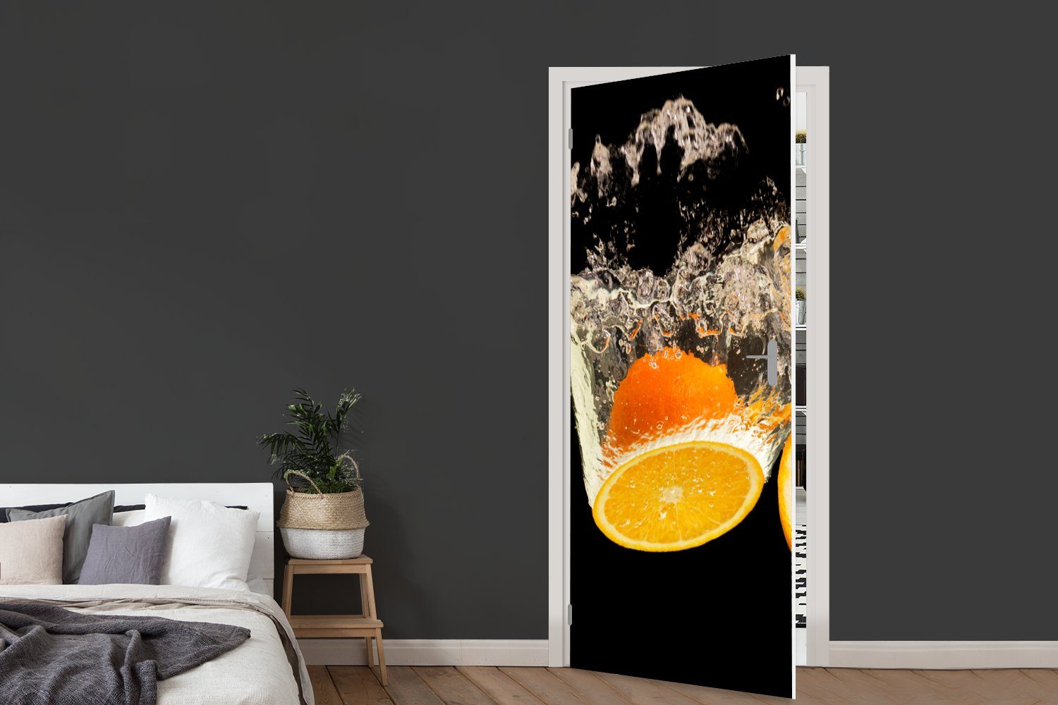 Türaufkleber, - Matt, 75x205 Fototapete (1 cm Türtapete bedruckt, St), Stillleben Schwarz für Obst, - - Orange - Tür, Wasser MuchoWow