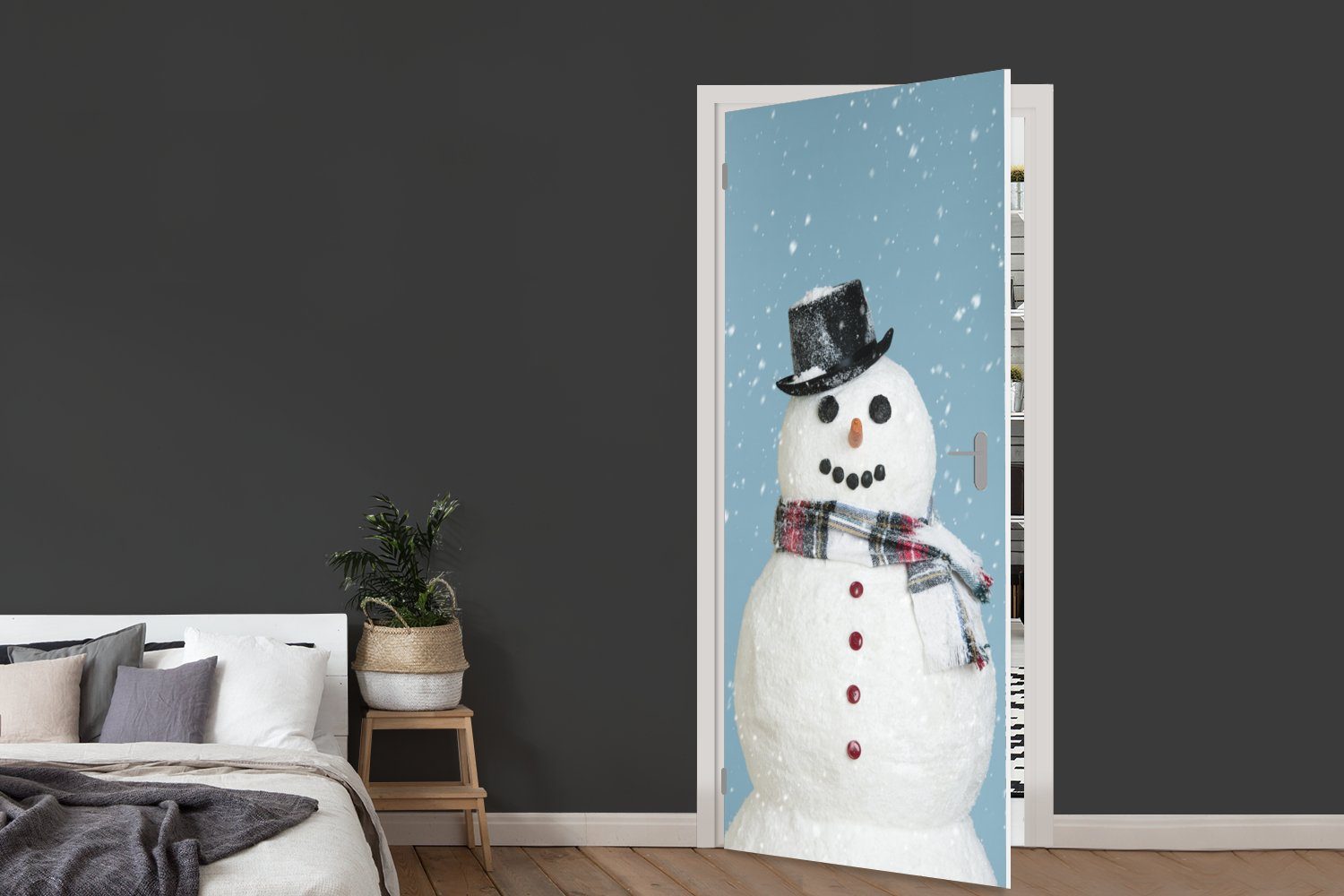 bedruckt, Matt, hellblauen, (1 einem Türaufkleber, St), glücklicher zu 75x205 cm Türtapete MuchoWow Tür, Fototapete mit Weihnachten für Ein Schneemann