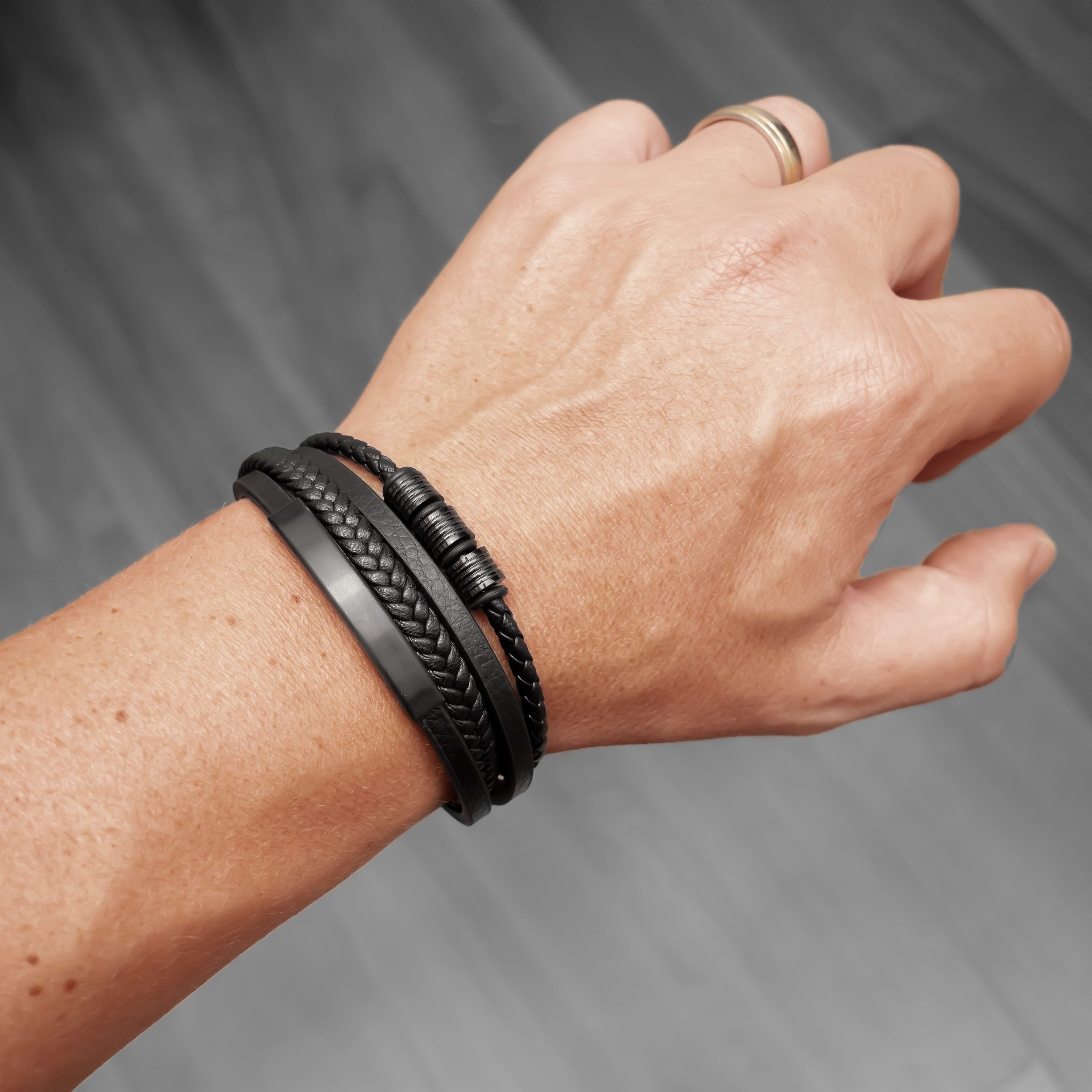 UNIQAL.de leather bracelet for men "SHAPE" handmade, braided, adjustable (classic, casual, elegant), made of cowhide, stainless steel magnetic clasp with extension link