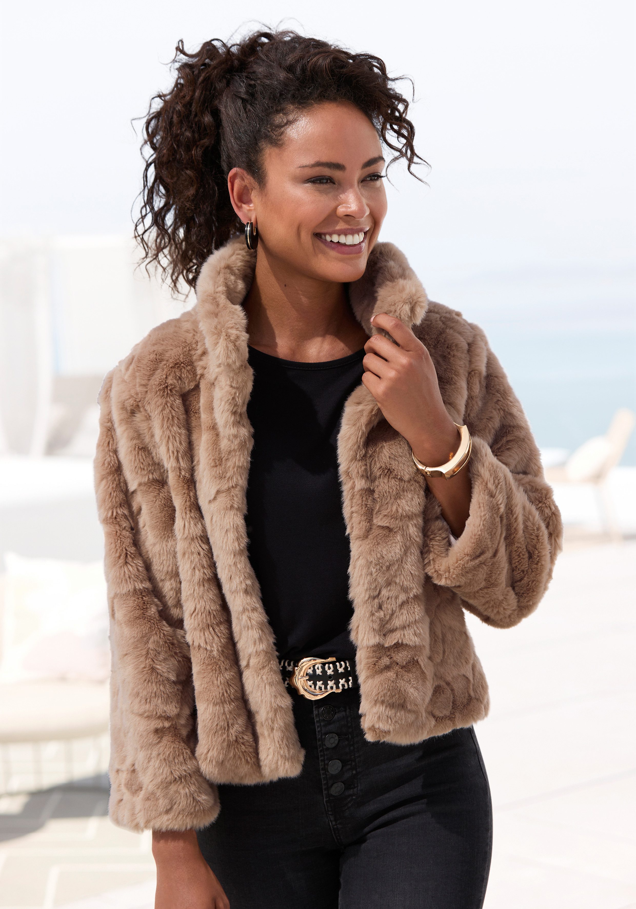 LASCANA Fellimitatjacke kuschelige Kurzjacke aus Teddyplüsch, günstig online kaufen