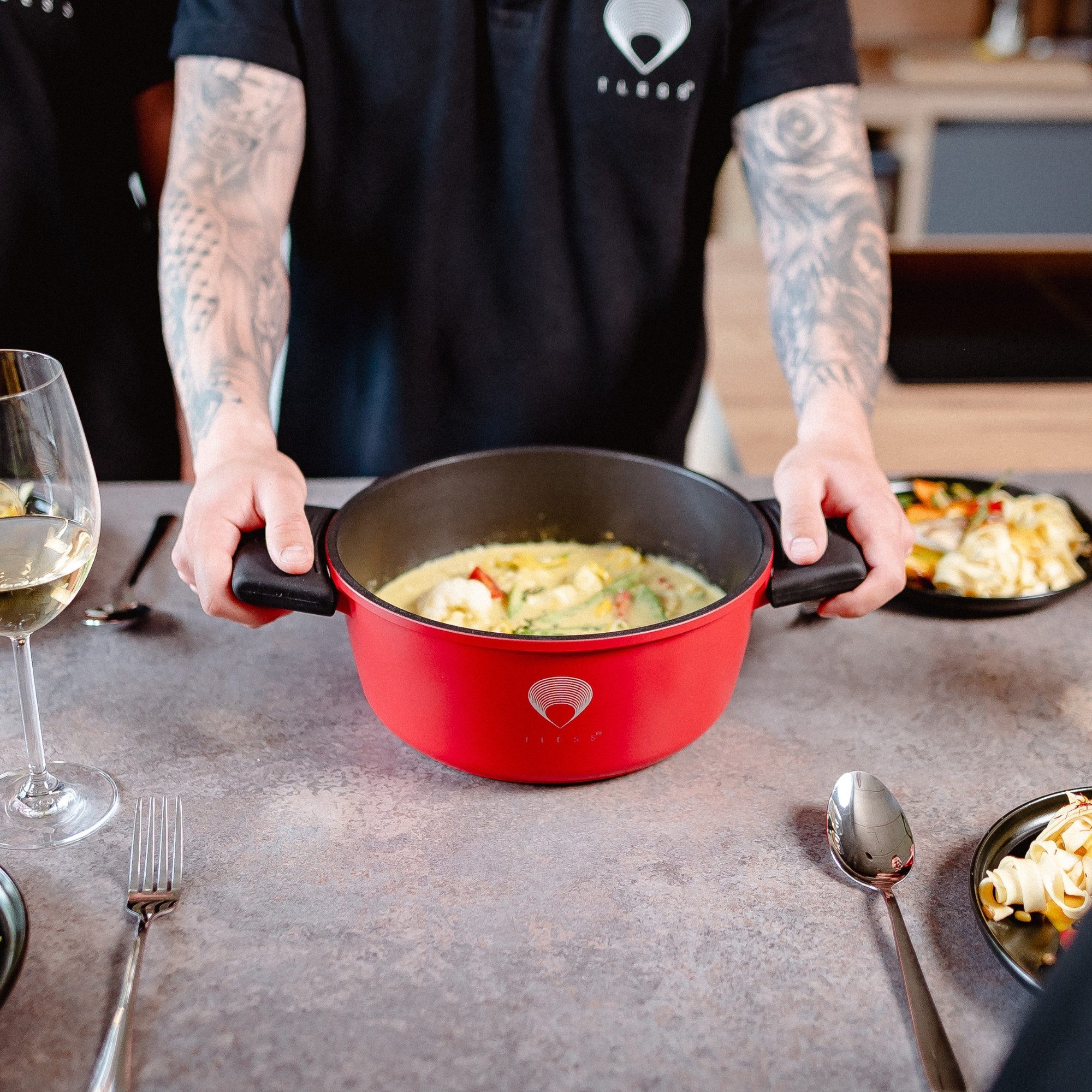 TLESS Griff Silikongriffe für den TLESS Bräter, 2 Stück, wärmeisolierend (1-St), hitzebeständig wärmeisolierend und rutschfest