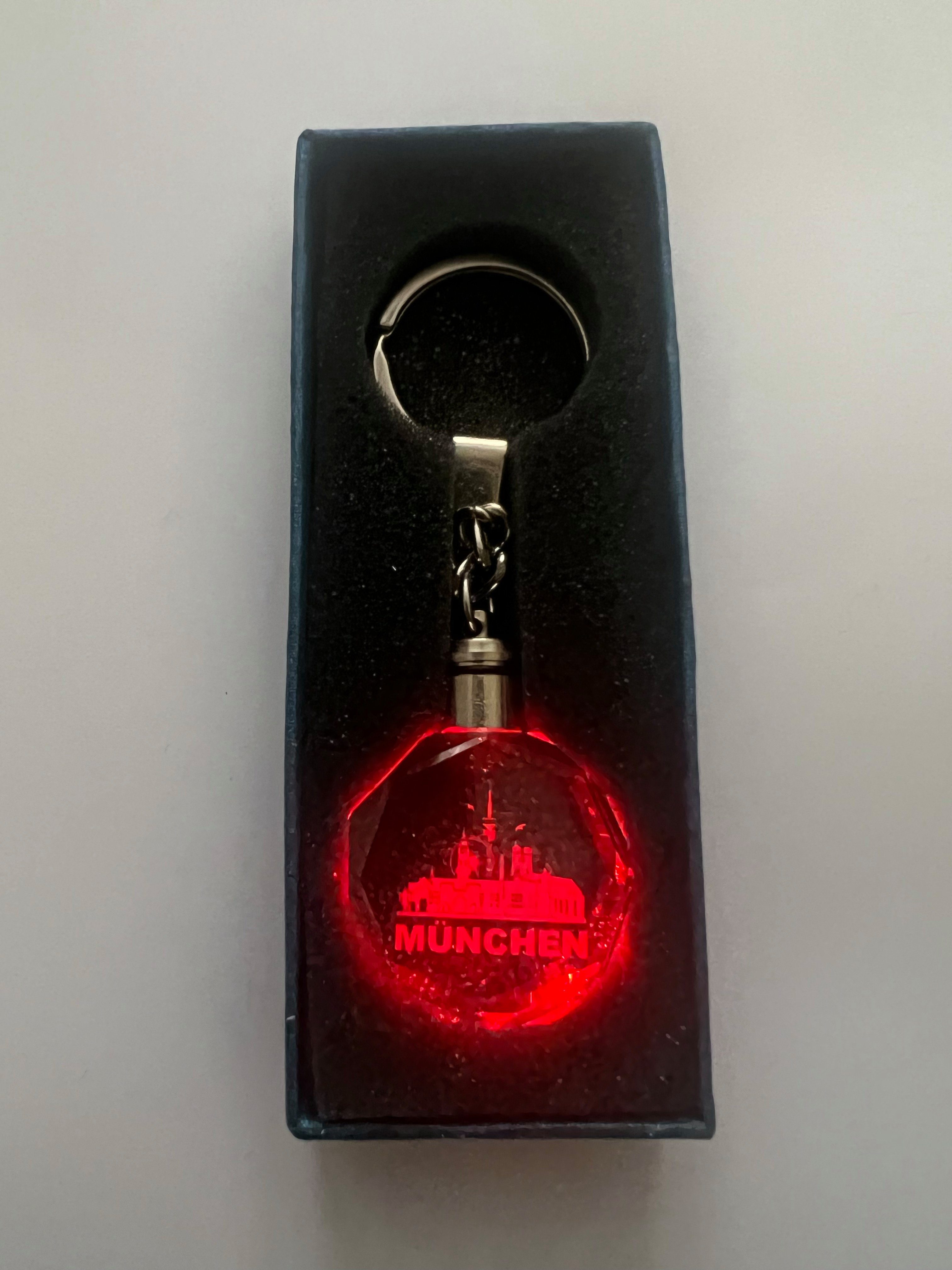 Schlüsselanhänger München Stelby mit LED Multicolor Geschenkbox Schlüsselanhänger