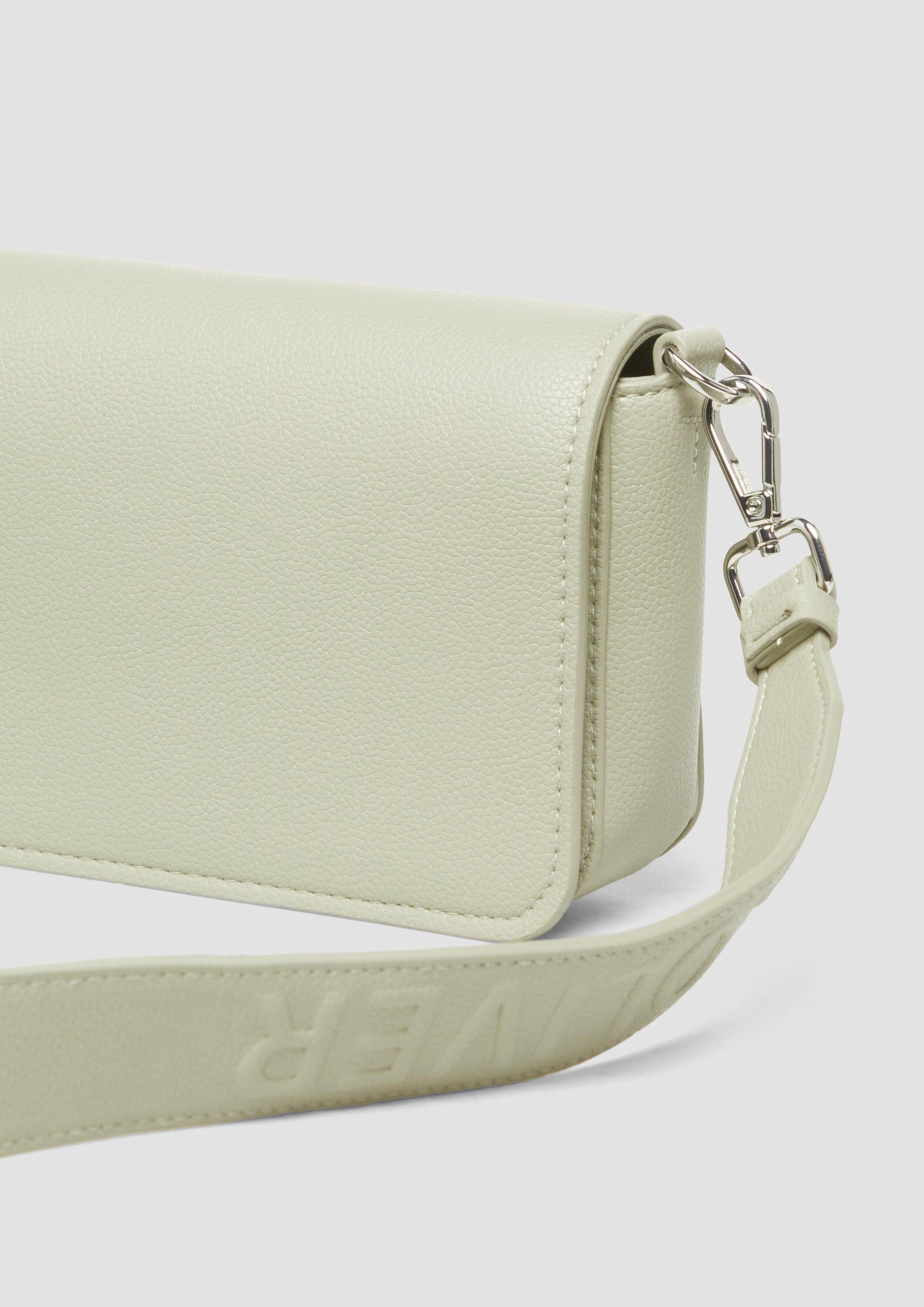 s.Oliver Umhängetasche Tasche, Crossbody-Bag aus Lederimitat mit Logo-Schultergurt