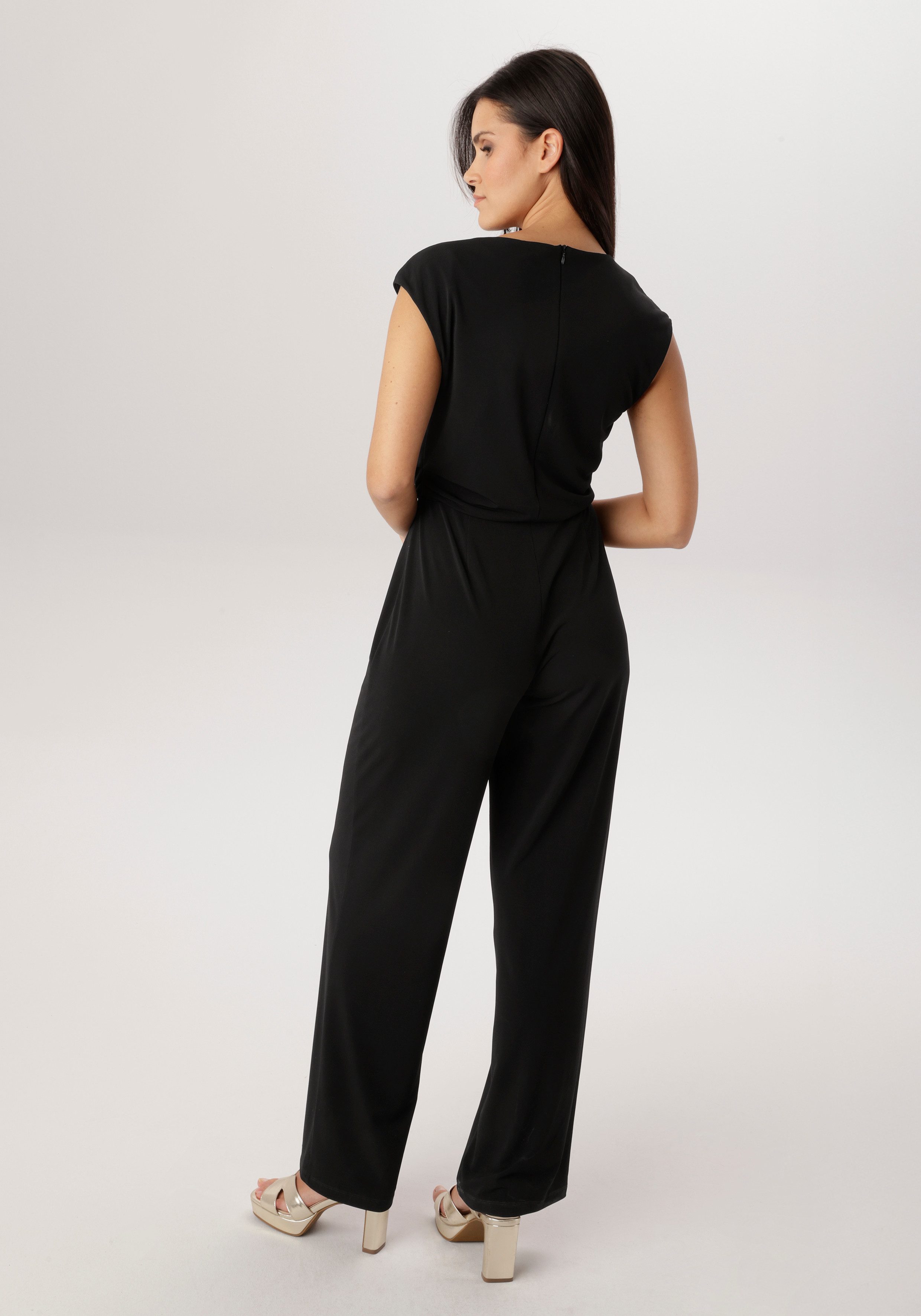 Aniston SELECTED Jumpsuit mit überlappenden, gefütterten günstig online kaufen