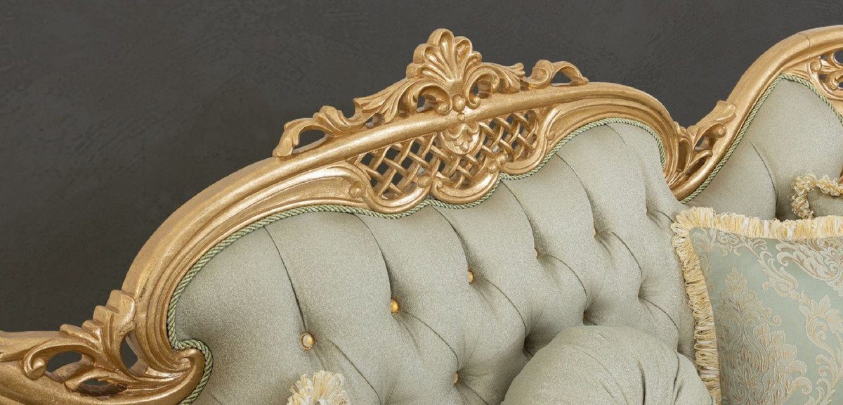 Casa Padrino Sofa - Luxus Wohnzimmer Prunkvoll Gold mit Sofa Möbel & Barock Glitzersteinen Wohnzimmer Handgefertigtes - Barock / Sofa Edel - Muster und elegantem Hellgrün