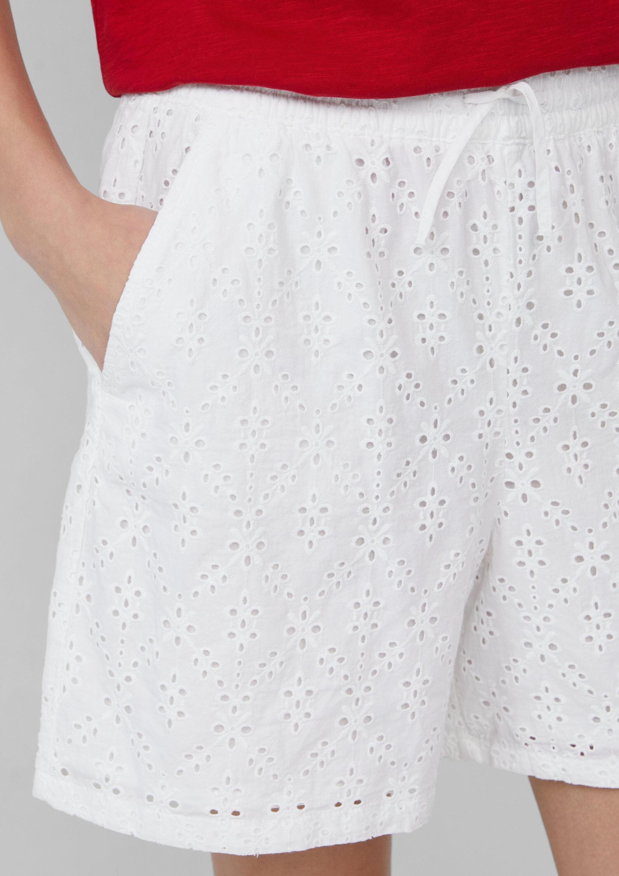 s.Oliver Shorts Hose Shorts mit Wide Leg und Lochstickerei