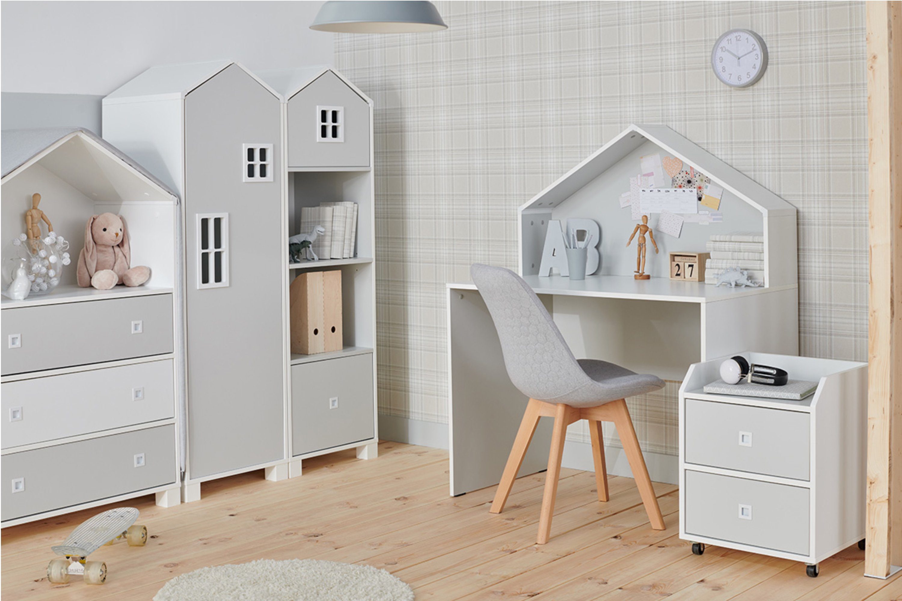 KONSIMO® Kinderkleiderschrank MIRUM Hausform Schrank Drehtürenschrank Stauraumschrank Spielzeugregal 4 Einlegeböden – Bild 3 von 5