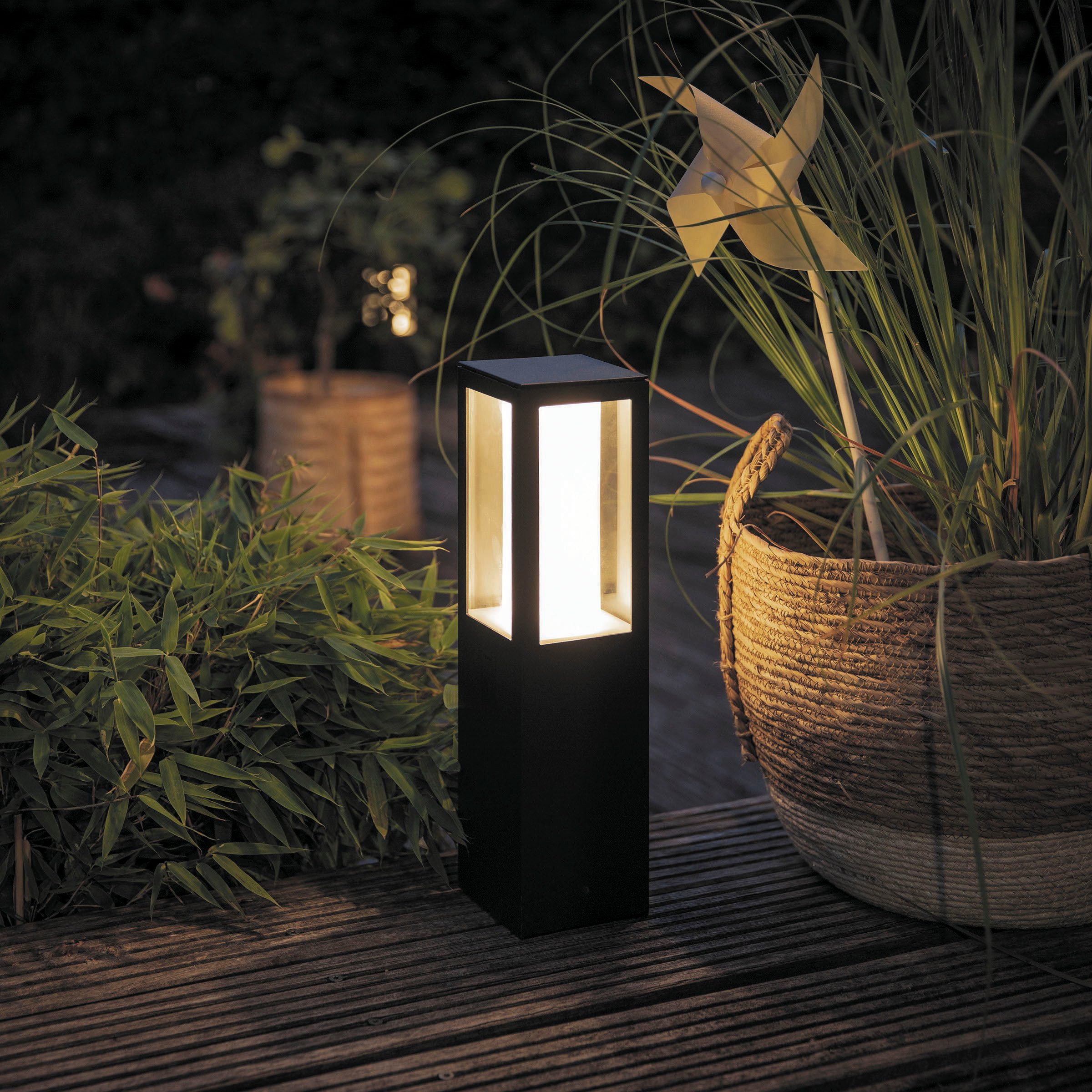 Philips Hue LED Sockelleuchte Outdoor White & Color Ambiance Impress Hochvolt, Abschaltautomatik, Bluetooth, CCT - über Fernbedienung, Dimmfunktion, Einschlafhilfe, Farbsteuerung, Farbwechsel, Memory, nach Trennung vom Netz, Nachtlichtfunktion, RGB, Smart Home, Timerfunktion, Weckerfunktion, dimmbar über Fernbedienung, mehrere Helligkeitsstufen, LED fest integriert, Farbwechsler, RGB, warmweiß - kaltweiß, Steuerbar per App und Stimme, Smart Home fähig, Farbfähig und Weißtöne