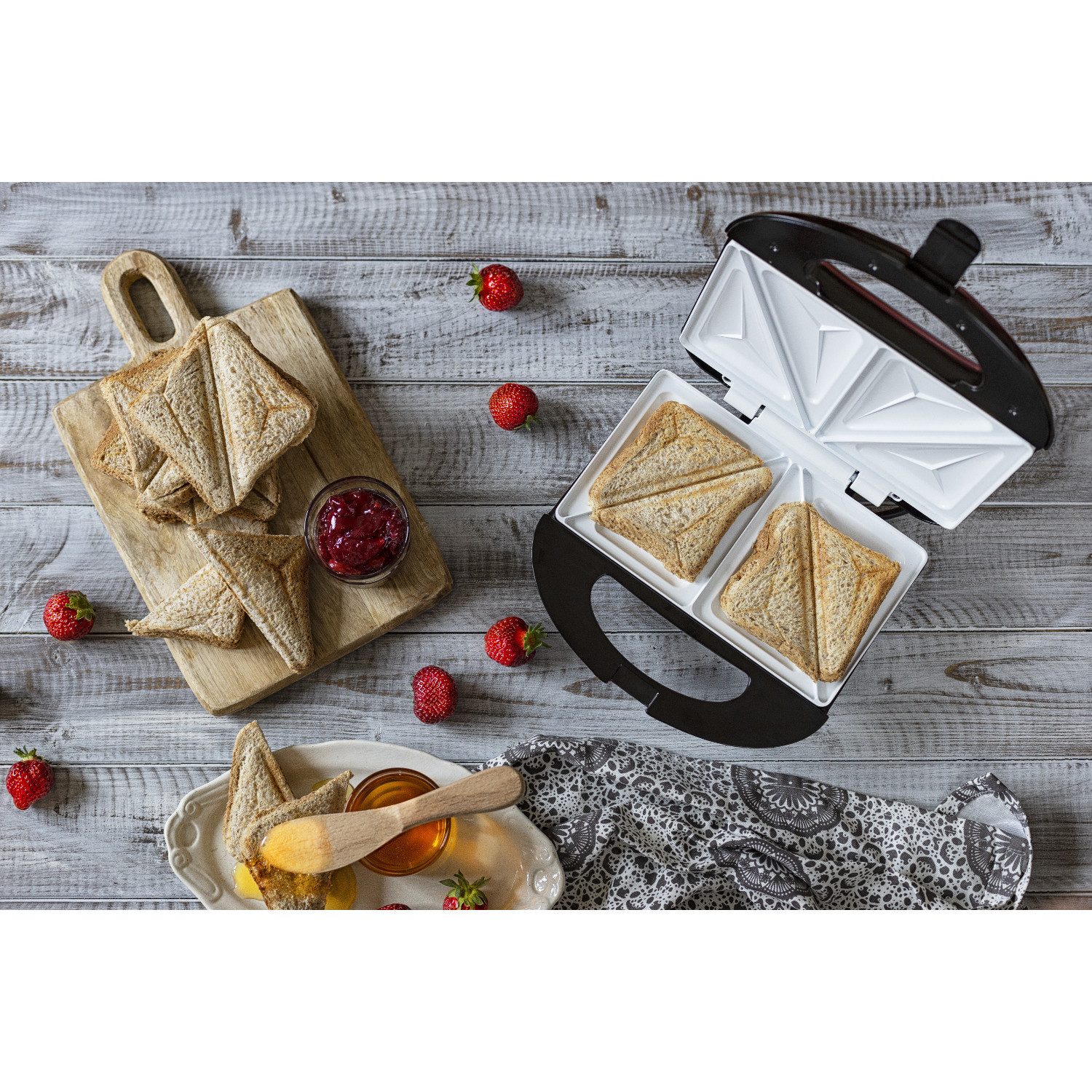 Camry Sandwichmaker Elektrischer Sandwichtoaster 850 W, 850 W, keramische Antihaftbeschichtung