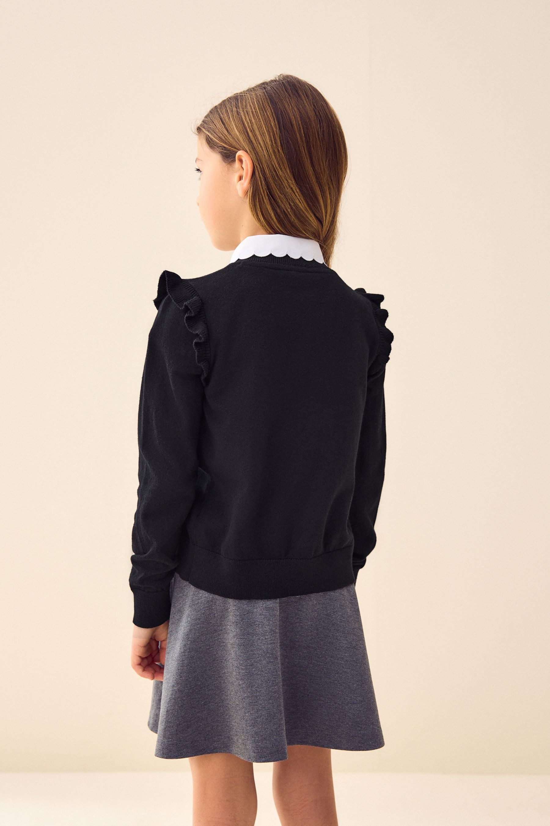 Next Strickjacke Schul-Strickjacke mit gerüschten Schultern (1-tlg)