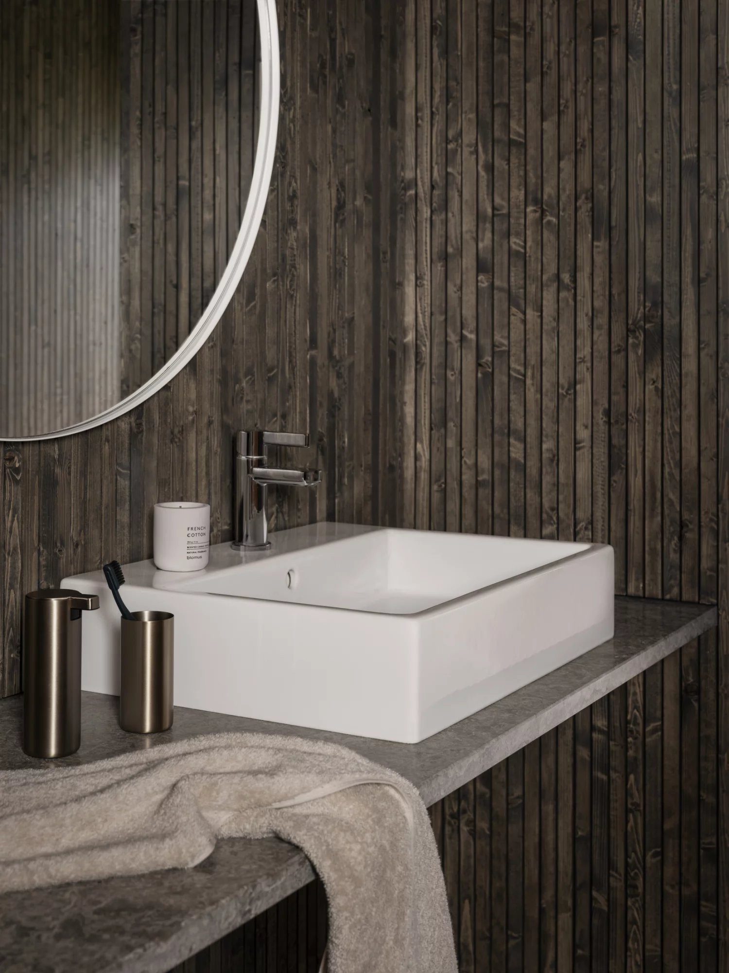 blomus Wandspiegel -RIM- Minimalistischer Wandspiegel: Hingucker in jedem Wohnraum, Minimalistisch, Hochwertig, Pulverbeschichteter Stahlrahmen, 80cm, 50cm