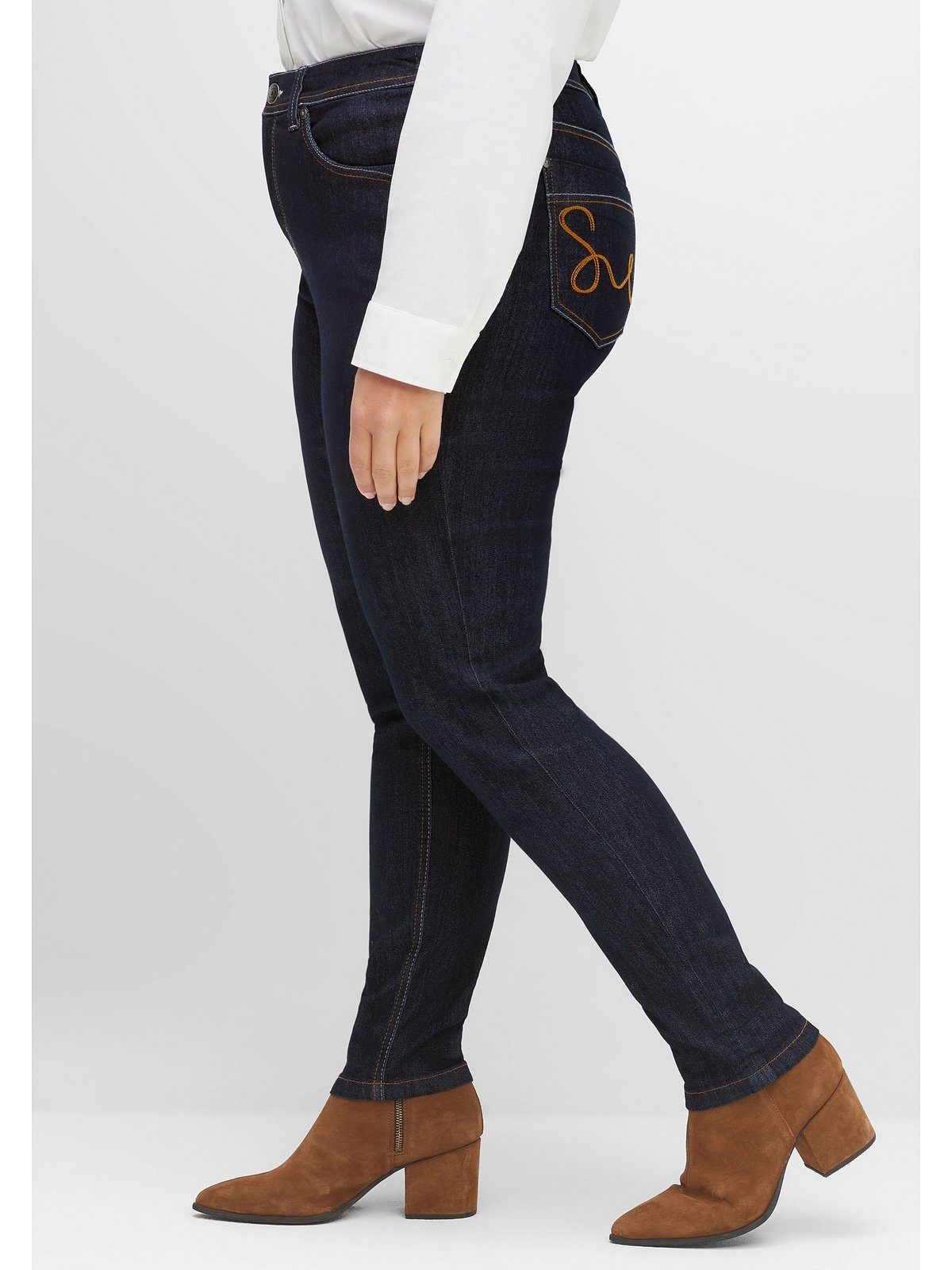 Stretch-Jeans »Die Kontrastnähten mit black zweifarbigen blue Große Denim Schmale« Sheego Größen