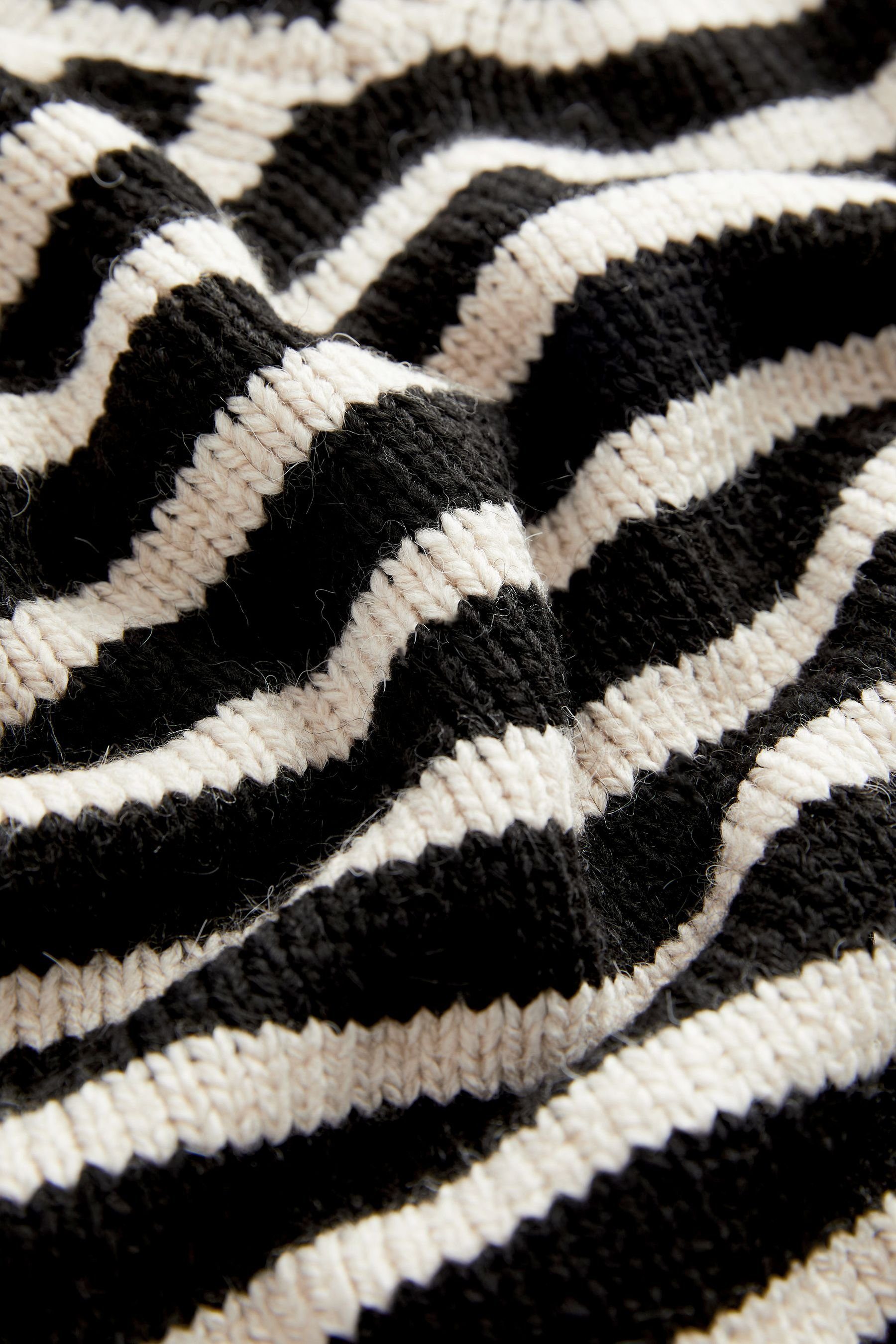Ecru V-Ausschnitt-Pullover hohem Pullover Next V-Ausschnitt (1-tlg) Black Cream Stripe and mit