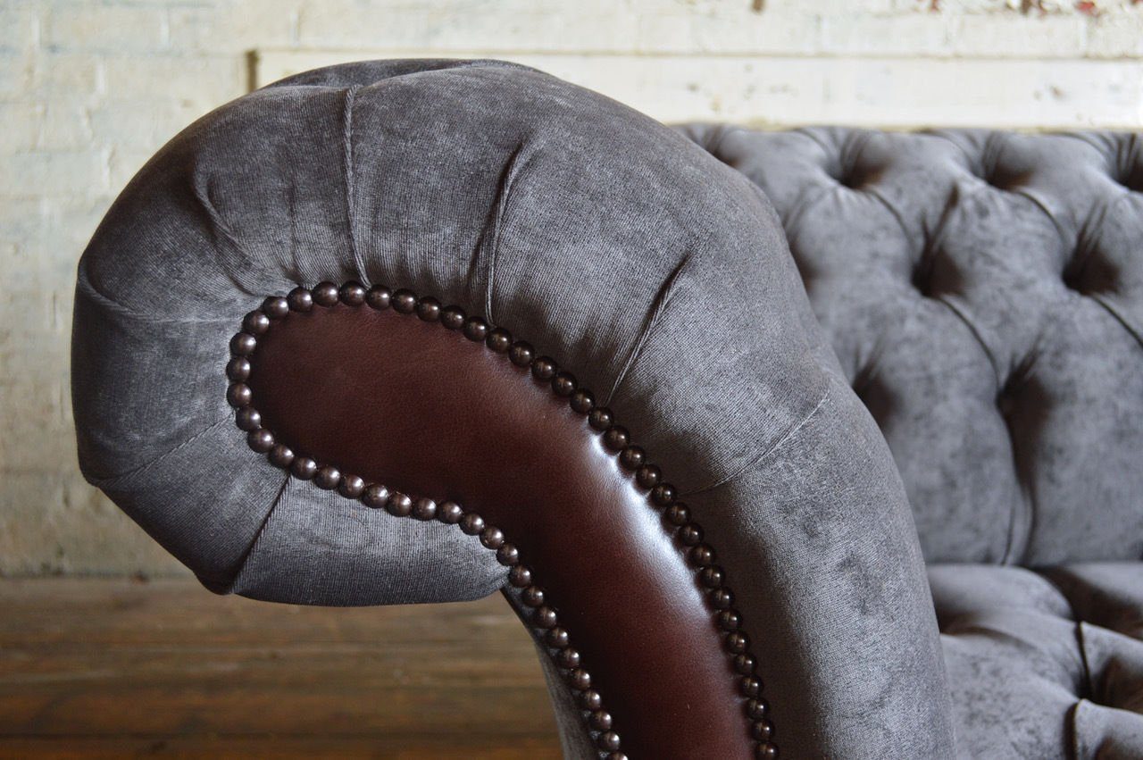 Chesterfield-Sofa Couch Die mit JVmoebel Polster Chesterfield 3 Sitzer Knöpfen. Textil Sitz Rückenlehne Neu, design Sofa