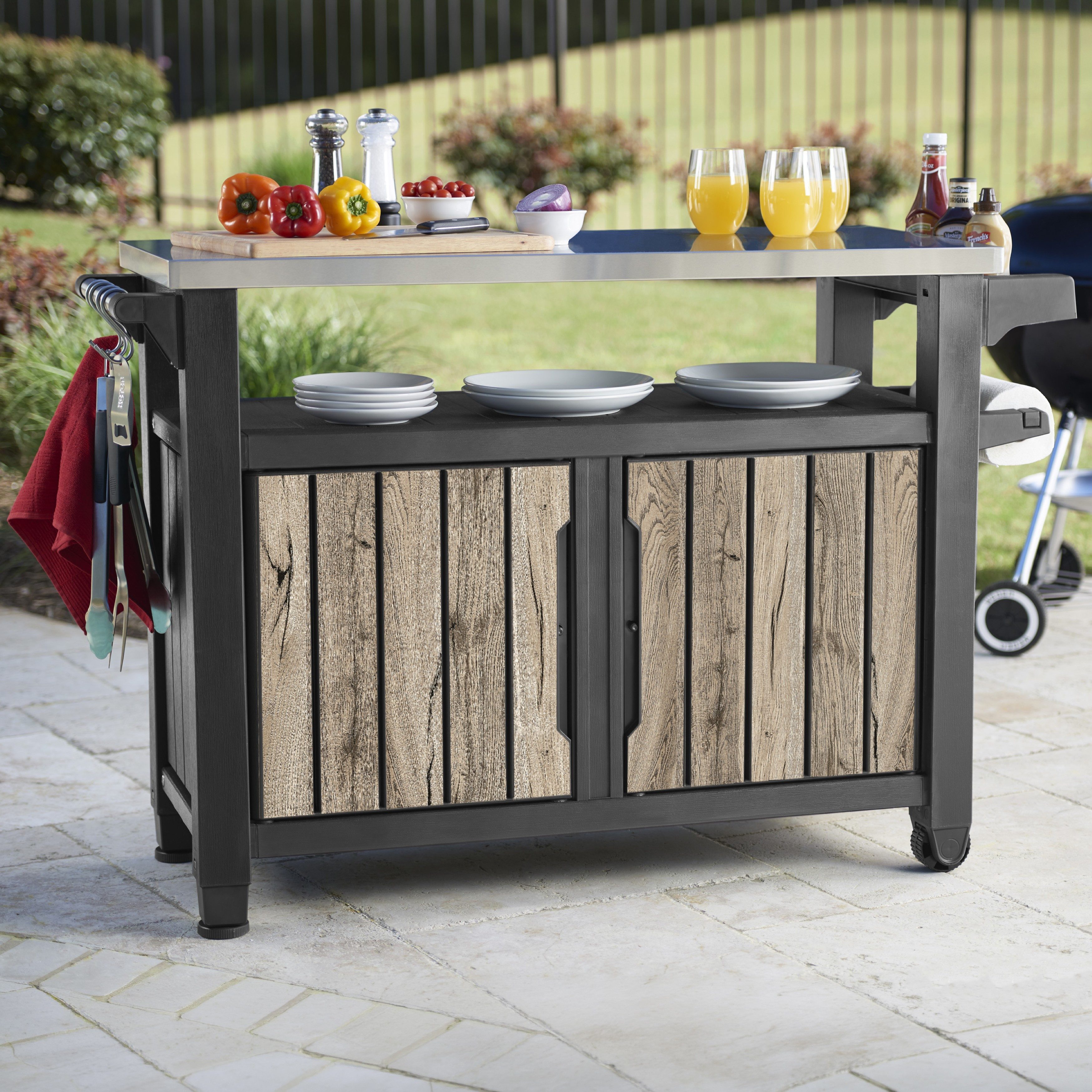 Keter Grillablagetisch UNITY XL in Holzoptik Pinie, aus Kunststoff mit Edelstahlplatte (mit Küchenrollenhalterung, Aufhängungen), abschließbar, UV- und witterun – Bild 2 von 5