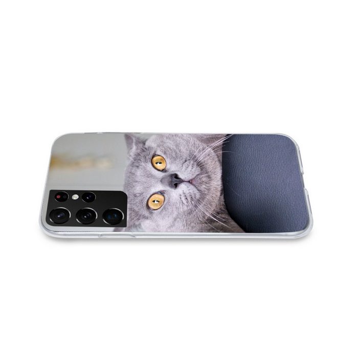 MuchoWow Handyhülle Katze - Angst - Stuhl Phone Case Handyhülle Samsung Galaxy S21 Ultra Silikon Schutzhülle CB11475